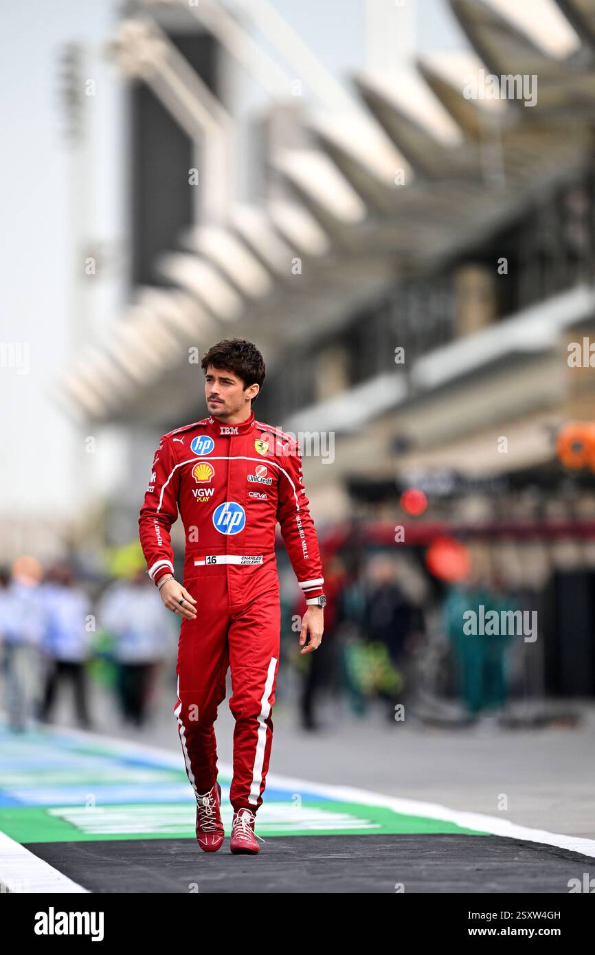 Sakhir, Bahrain. Februar 2025. Charles Leclerc (MON) Ferrari. 26.02.2025. Formel-1-Test, Sakhir, Bahrain, Tag 1. Quelle: James Moy/Alamy Live News Stockfoto