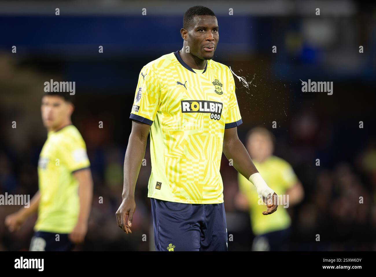 25. Februar 2025; Stamford Bridge, Chelsea, London, England: Premier League Football, Chelsea gegen Southampton; Paul Onuachu aus Southampton Stockfoto