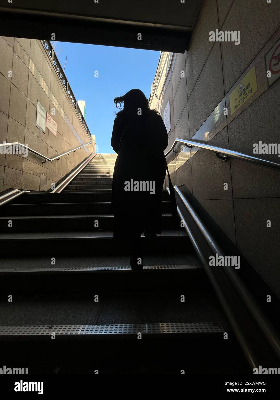 Straßenfotografie des urbanen Lebensstils - Smartphone-aufgenommenes Stockfoto