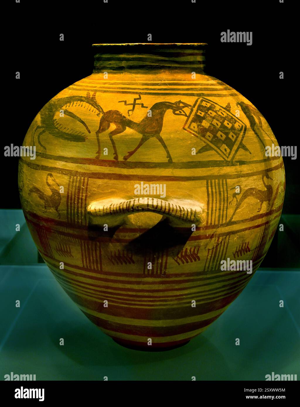 Etruskische Olla Vase, Narce Maler 700-690 v. Chr. Italien, Italienisch Made in Veil. Detaillierte Darstellung der Zähne des Löwen mit weit geöffnetem Mund, zwei Einzelhirsche mit einem Fries von Wasservögeln. ( Motiv ursprünglich griechisch ) Stockfoto