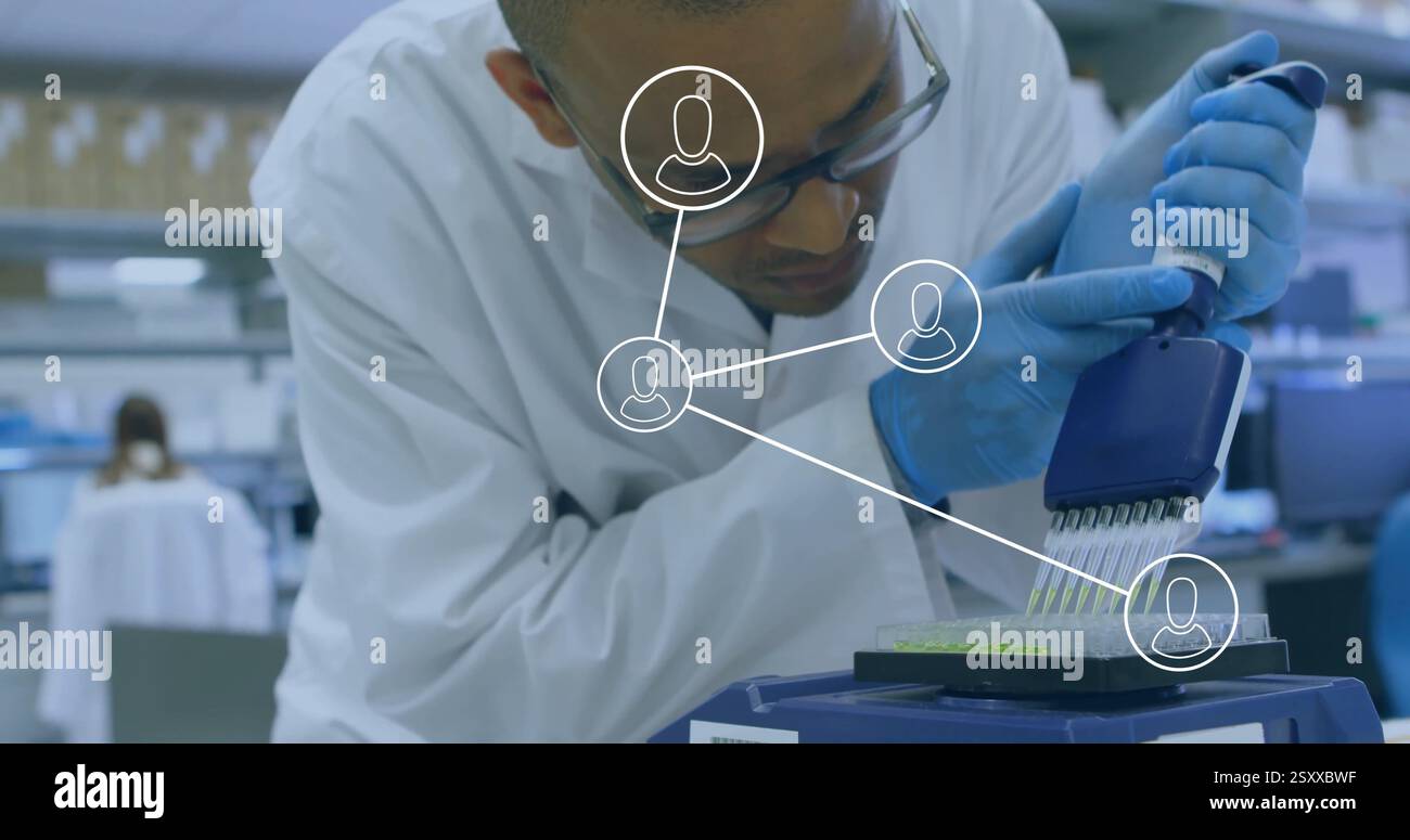 Bild von Mediensymbolen über birassischen männlichen Wissenschaftlern, die Experimente im Labor machen Stockfoto