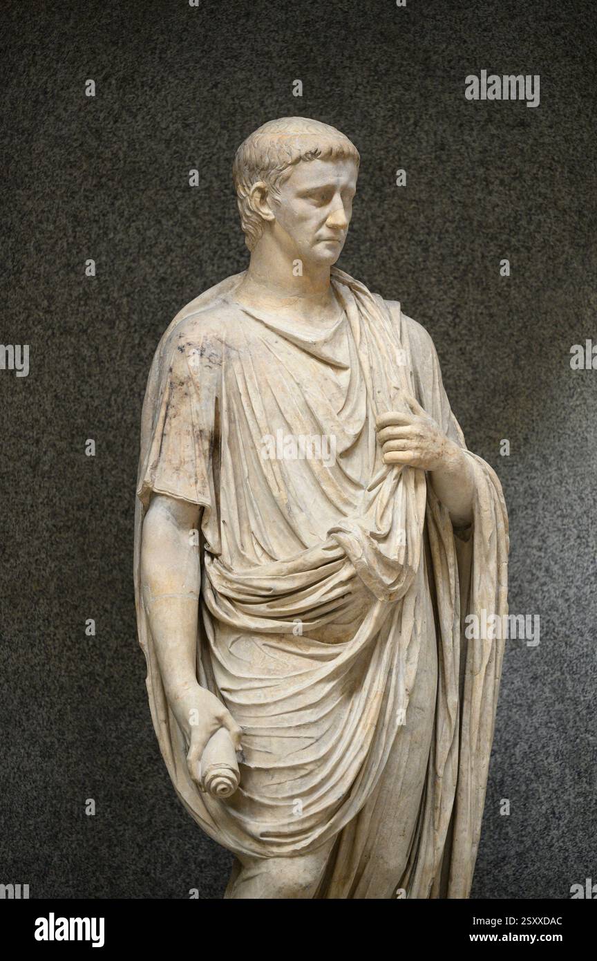 Rom. Italien. Statue des römischen Kaisers Claudius (41-54 N.CHR.) Tragen der Toga. Braccio Nouvo, Chiaramonti Museum, die Vatikanischen Museen. Musei Vaticani. Tibe Stockfoto