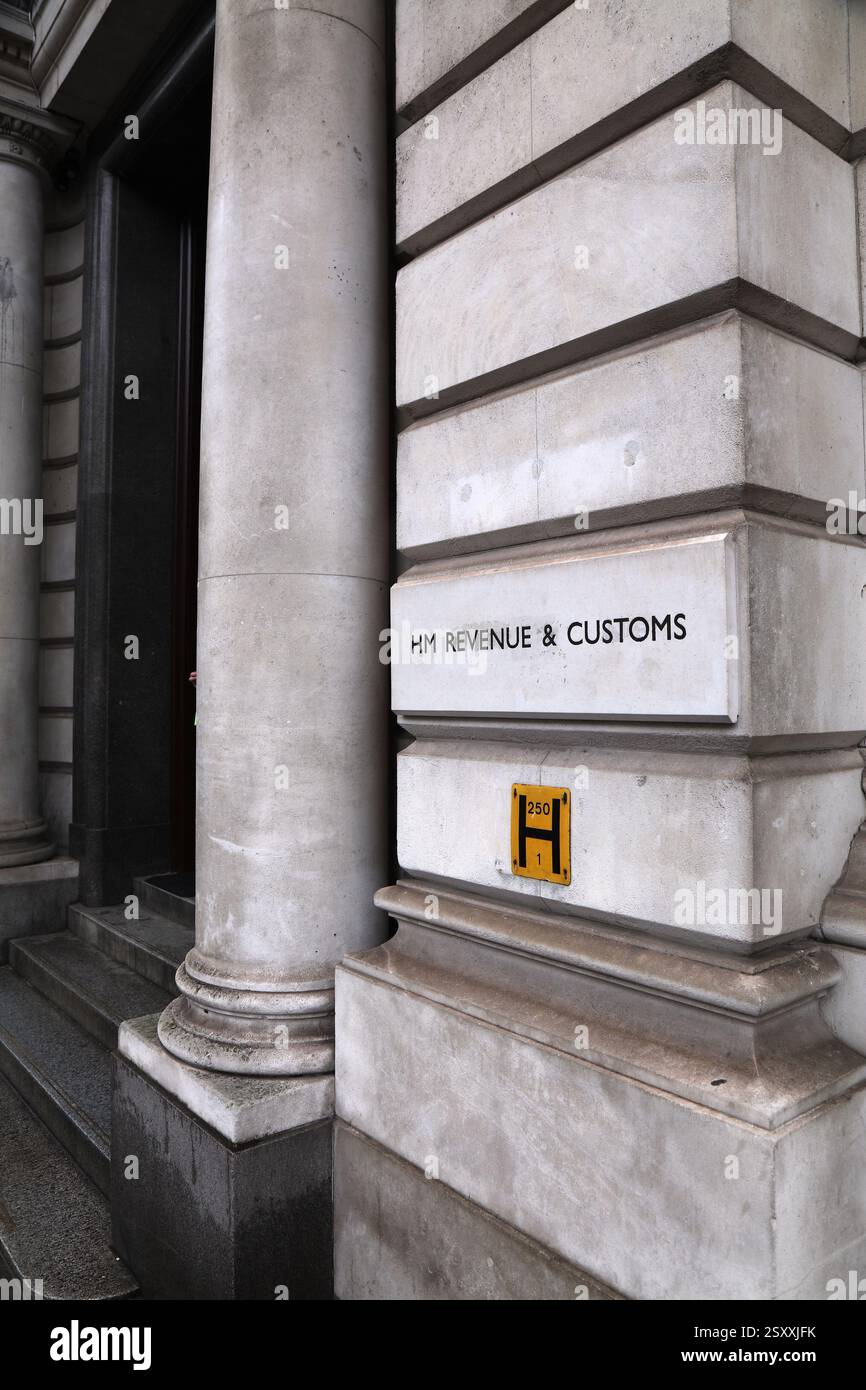 LONDON, UK - 9. JULI 2024: HM Revenue and Customs Agency in London. Stockfoto