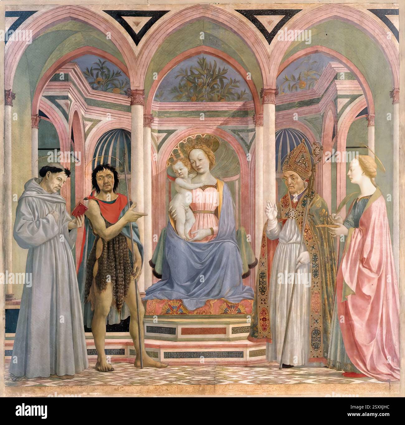 DOMENICO VENEZIANO (* ca. 1410, Venezia ?, d. 1461, Firenze ?) Die Madonna und das Kind mit den Heiligen um 1445 Tempera auf Holz, 209 x 216 cm Galleria degli Uffizien, Florenz das um 1445 signierte und datierte Werk stammt aus der Florentiner Kirche Santa Lucia dei Magnoli und zeigt die mit dem Kind thronende Madonna unter den Heiligen (von links nach rechts) Franziskus, Johannes der Täufer (dessen Gesicht das Selbstporträt des Malers ist), Zenobius und Lucy. Die Sacra Conversazione befindet sich in einer vollständig aus der Renaissance stammenden architektonischen Umgebung, wo die perspektivische Studie mit der Verkürzung o perfekt wird Stockfoto