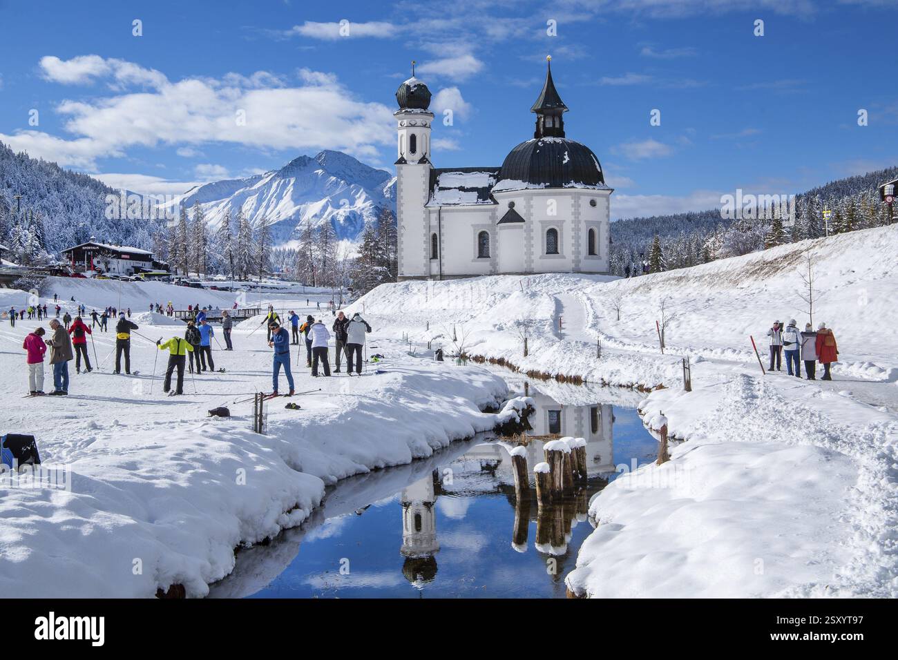 Seekirchl im Skigebiet mit Hocheder 2797m im Winter, Seefeld, Seefelder Hochebene, Tirol, Österreich, Europa Stockfoto