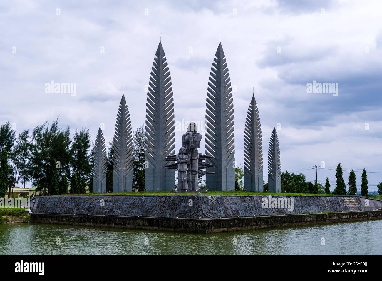 Das südliche Denkmal an der Hien-Luong-Brücke, Cáºßu Hián LÆÆng. Provinz Dong Ha Quang Tri Vietnam FB 2024 3999 Stockfoto