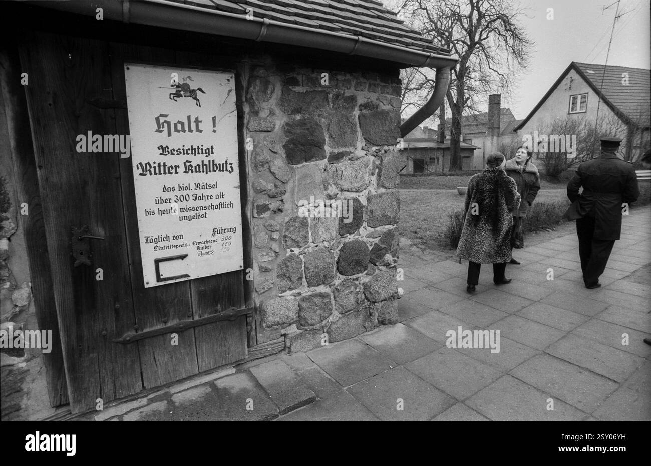 Deutschland, Kampehl, 01.02.1992, Poster, Mumie des Ritters Kahlputz in Kampehl, Europa Stockfoto