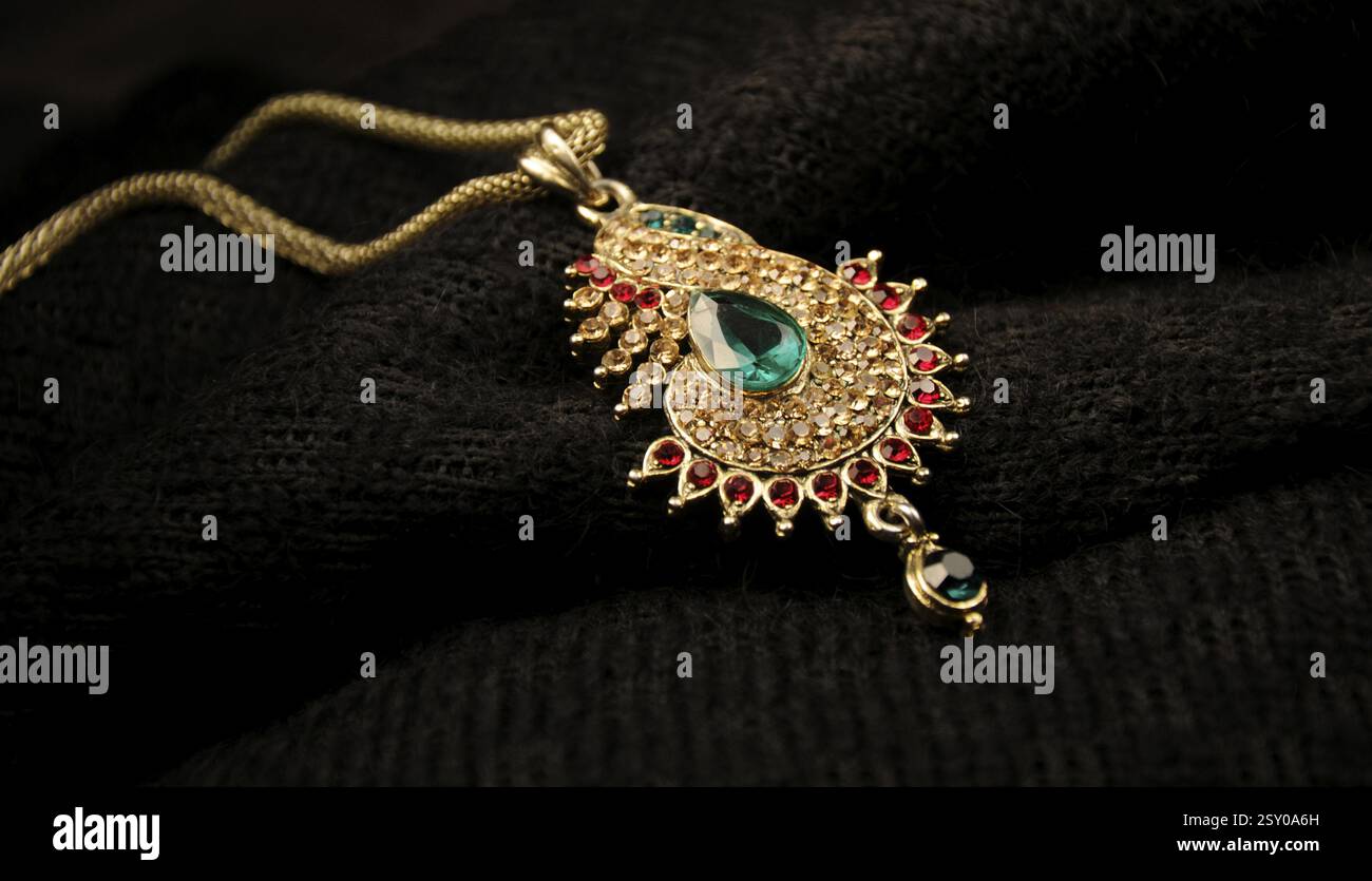 Diamanthalskette, traditioneller indischer Schmuck Stockfoto