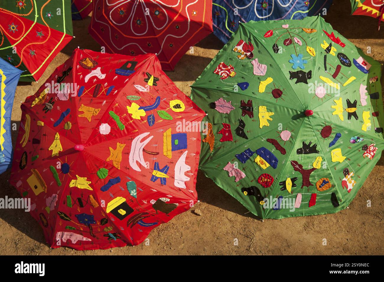 Bunte Schirme für Verkauf, Surajkund Mela, Haryana, Indien, Asien Stockfoto
