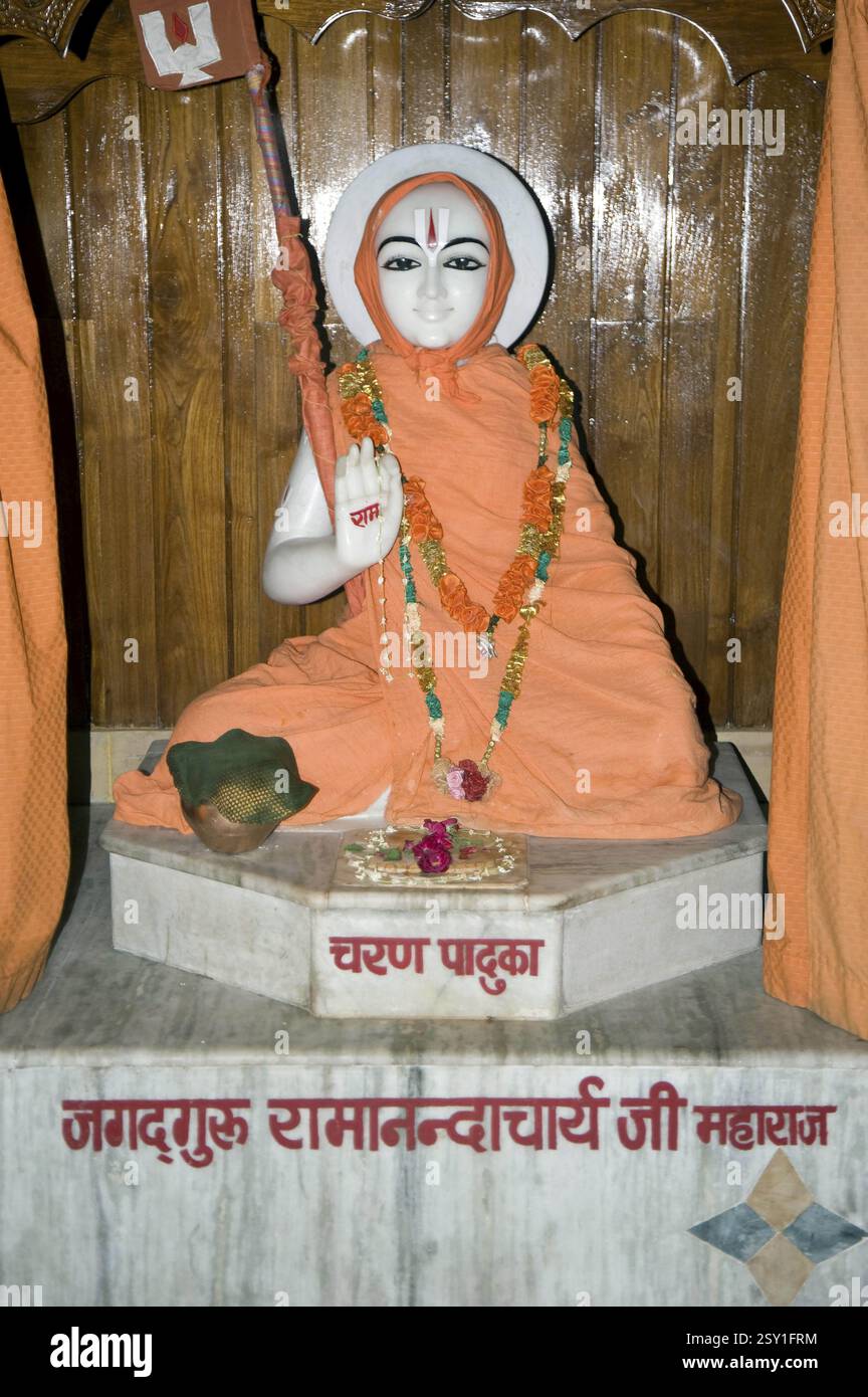Saint-Jagadguru Ramanandacharya Ji Statue, Varanasi, Uttar Pradesh, Indien, Asien Stockfoto