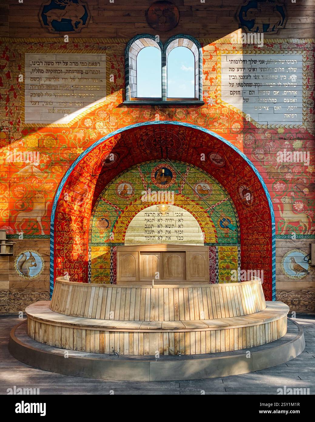 Das Innere der Babyn Yar Synagoge. Die symbolische Synagoge ist Teil einer Gedenkstätte zur Erinnerung an die Opfer der Tragödie. Stockfoto