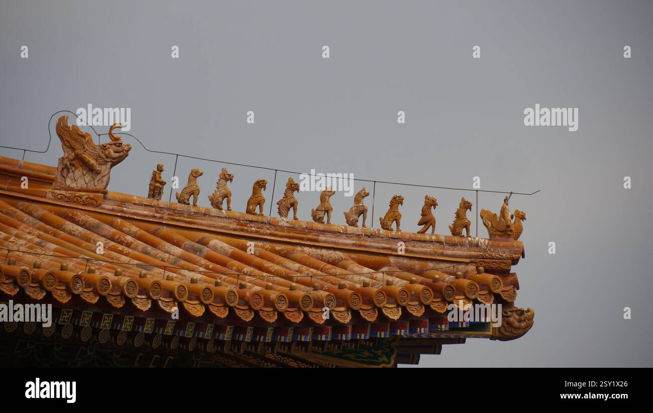 Chinesisches Dach mit mythischen Kreaturen Stockfoto