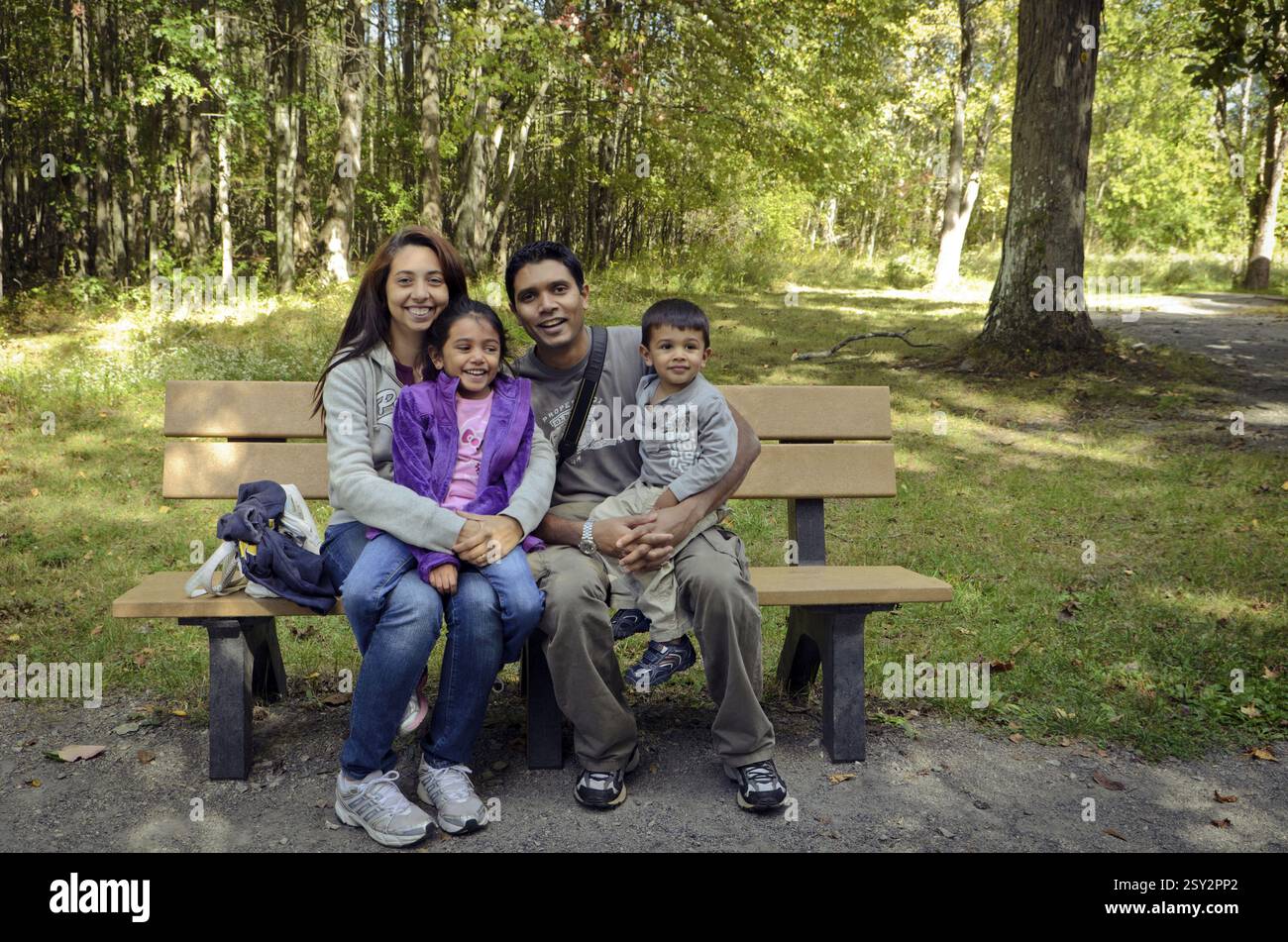 Familie genießt Wildnis im National Wildlife Refuge Morris County New Jersey New York USA MR-447 Stockfoto