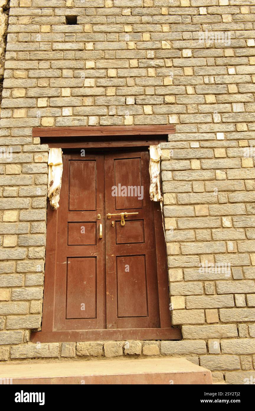Holztür, Jharkot, Nepal, Asien Stockfoto
