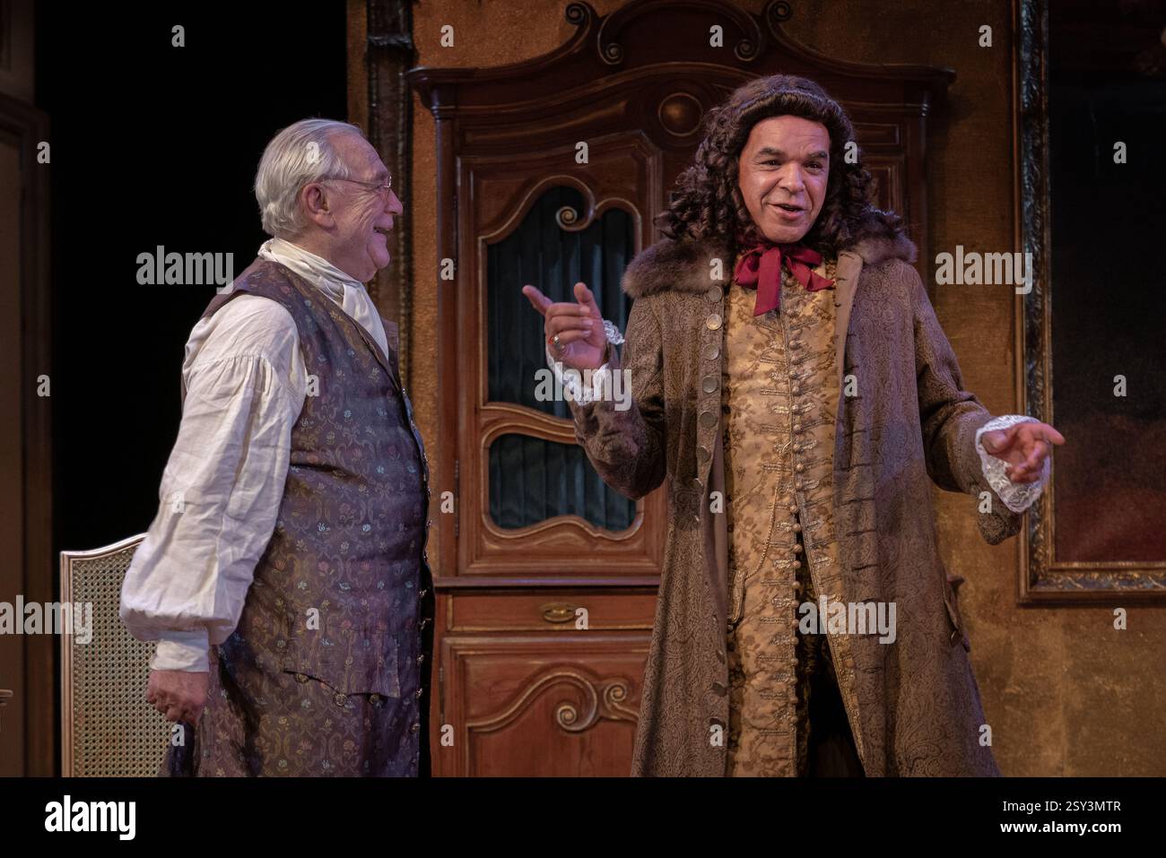 Brian Cox als Bach und Peter de Jersey als Voltaire. Das Stück „The Score“ von Oliver Cotton, Regie führte Trevor Nunn im Theatre Royal Haymarket. Stockfoto