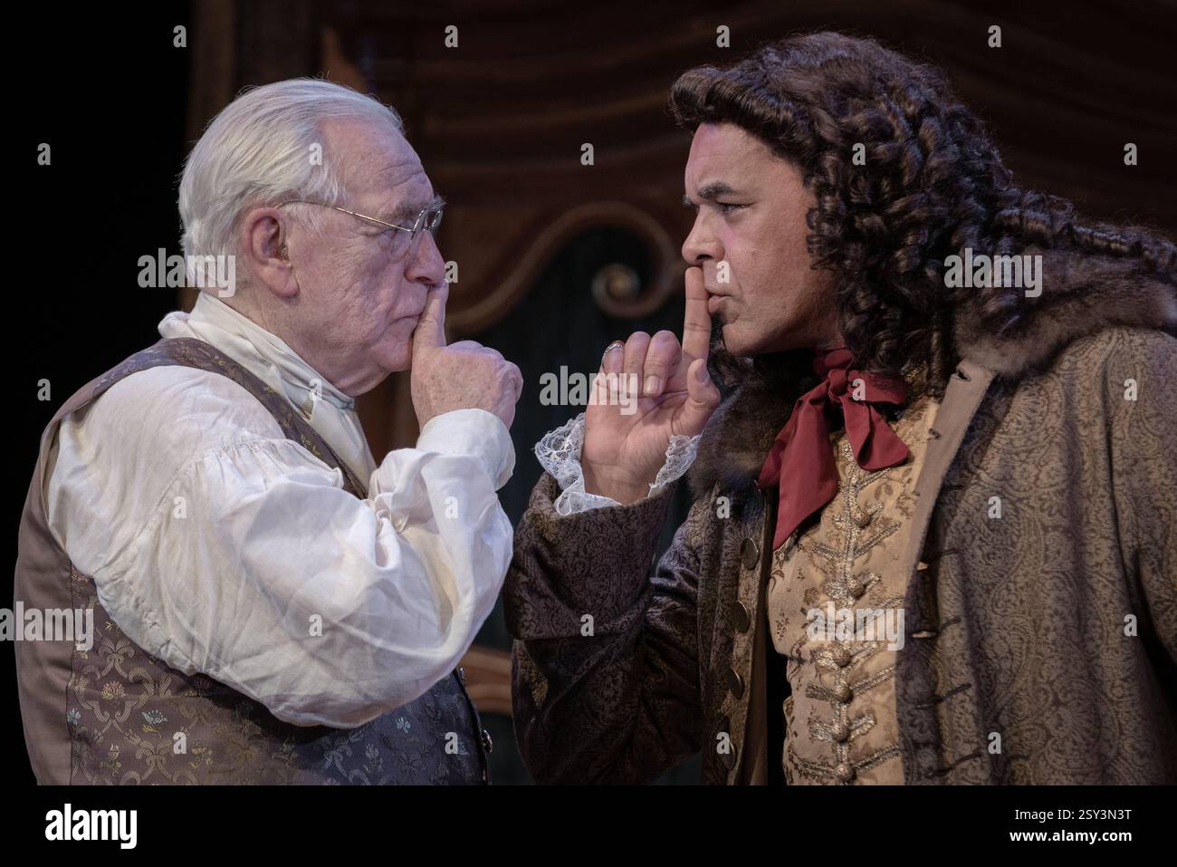 Brian Cox als Bach und Peter de Jersey als Voltaire. Das Stück „The Score“ von Oliver Cotton, Regie führte Trevor Nunn im Theatre Royal Haymarket. Stockfoto