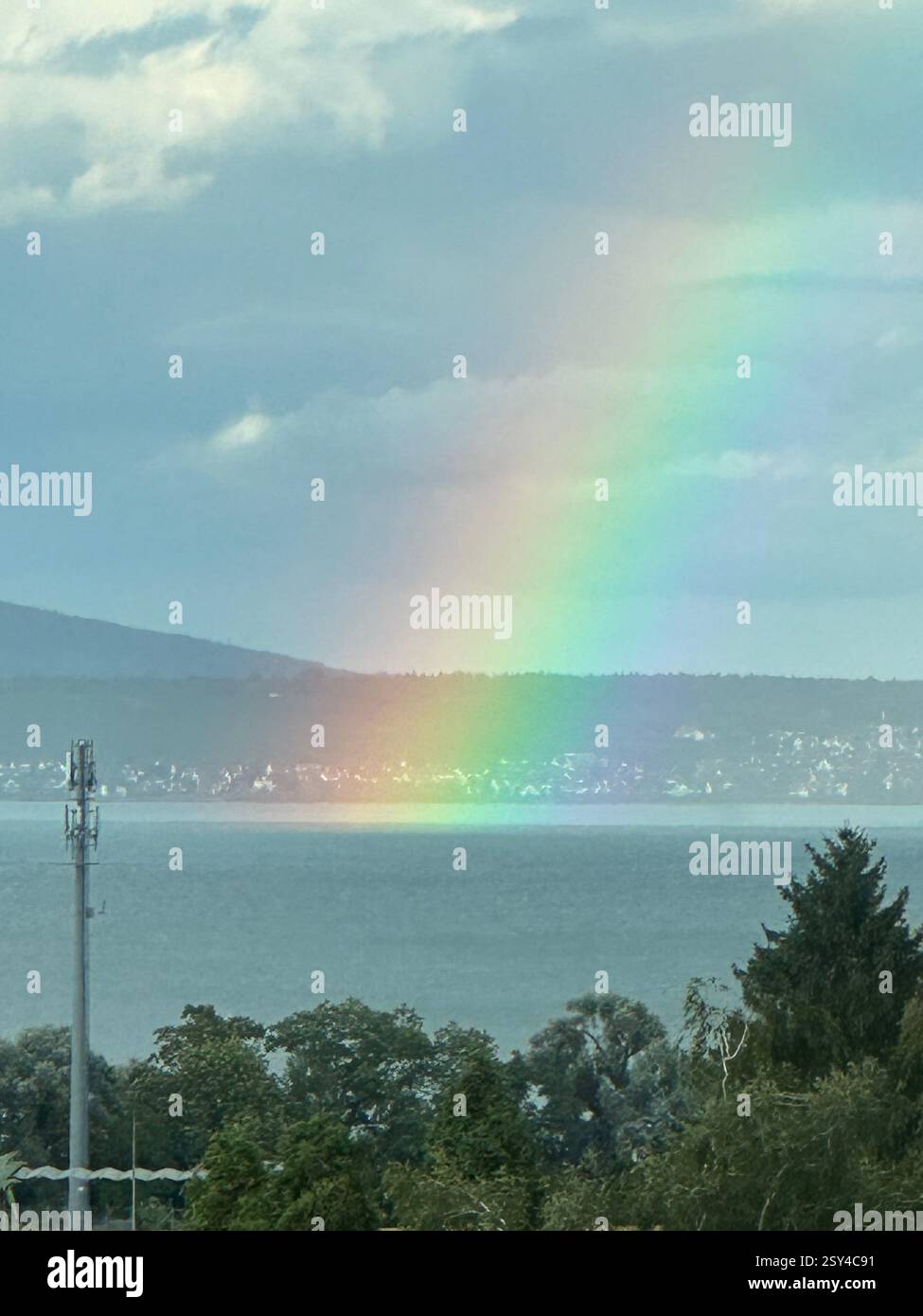 Rainbow am Bodensee, Deutschland/Schweiz - Smartphone-aufgenommenes Stockfoto