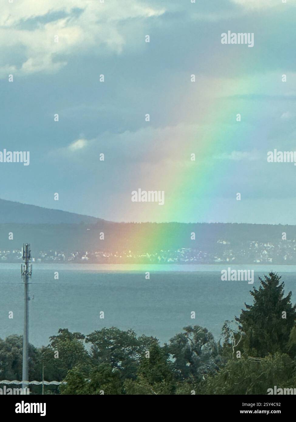 Rainbow am Bodensee, Deutschland/Schweiz - Smartphone-aufgenommenes Stockfoto
