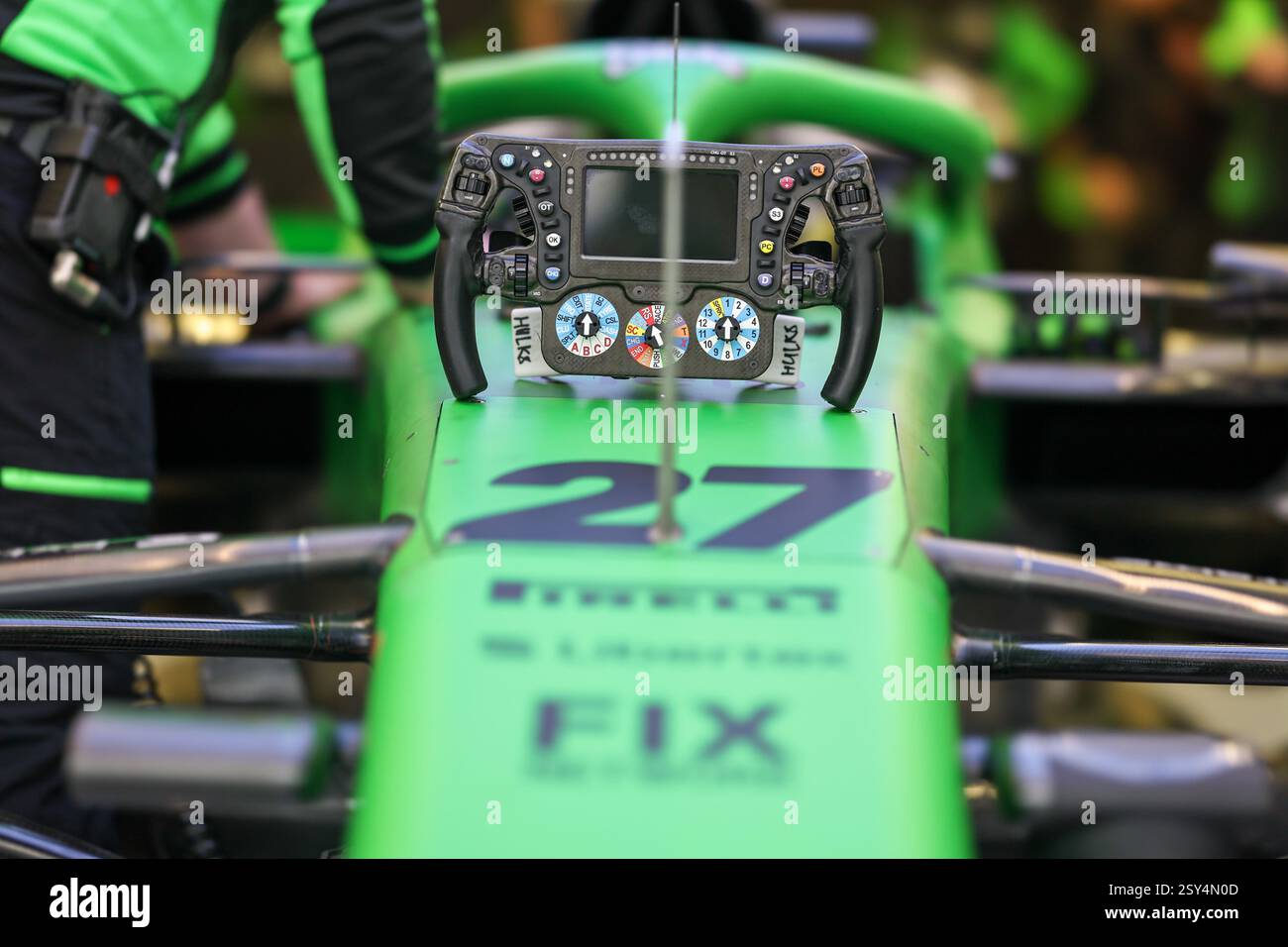 BAHRAIN, BAHRAIN - 27. FEBRUAR: Nico Hulkenbergs Lenkrad während des zweiten F1-Tests auf dem Bahrain International Circuit am 27. Februar 2025 in Bahrain. (Foto: Qian Jun/Alamy Live News) Stockfoto