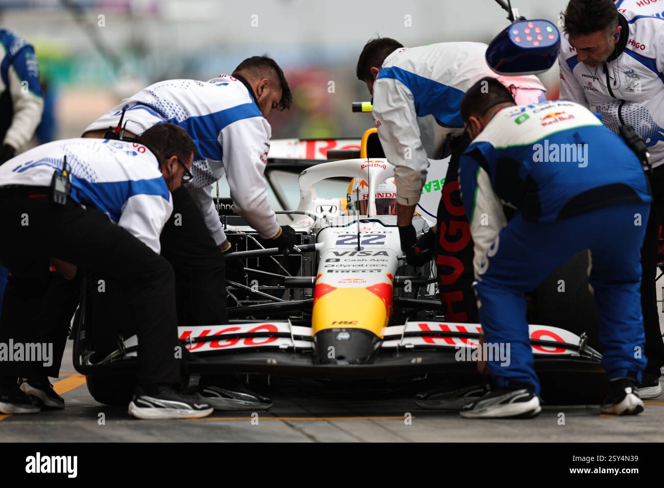 BAHRAIN, BAHRAIN - 27. FEBRUAR: Yuki Tsunoda aus Japan fährt das (22) Visa Cash App RB Formel 1 Team RB01 während des zweiten F1-Tests auf dem Bahrain International Circuit am 27. Februar 2025 in Bahrain. (Foto: Qian Jun/Alamy Live News) Stockfoto