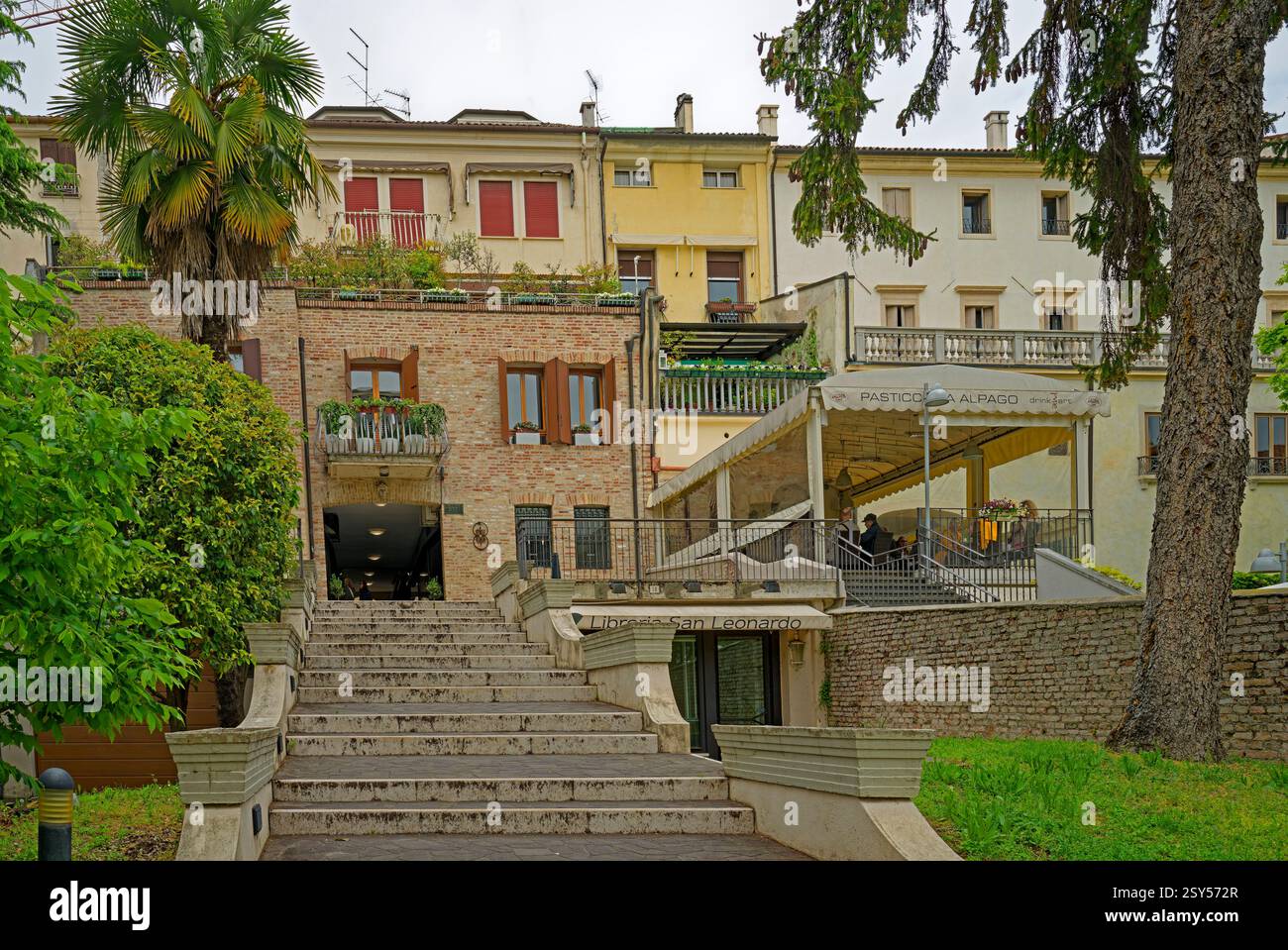 Eingang, Einkaufspassage, Konditorei, Eingang, Einkaufspassage, Konditorei Stockfoto