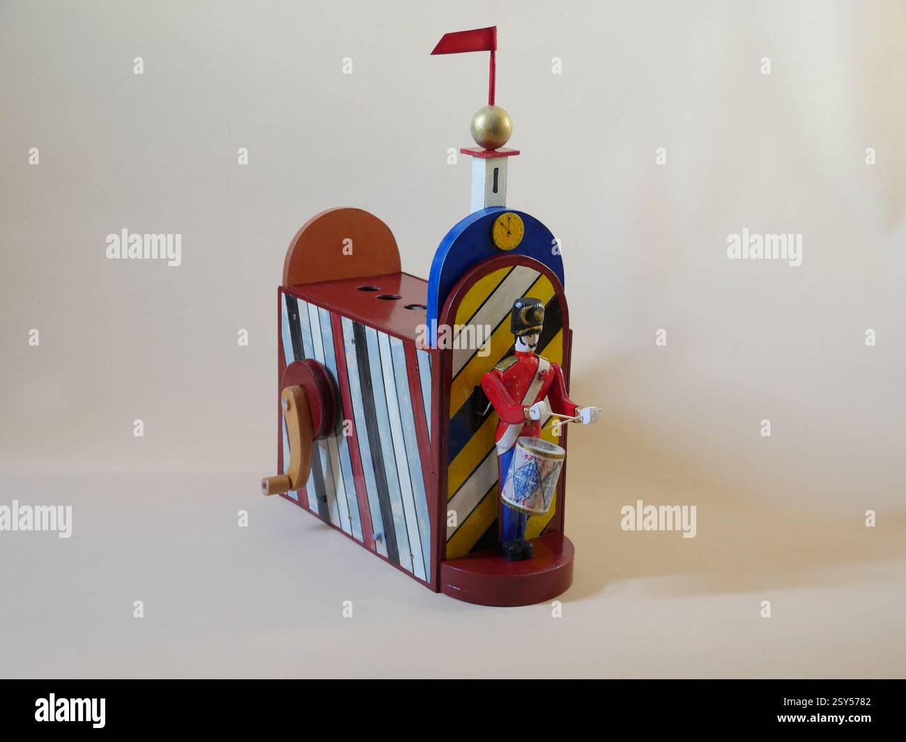 Mutiger Trommler, Vintage-Spielzeug, Fassorgel Stockfoto