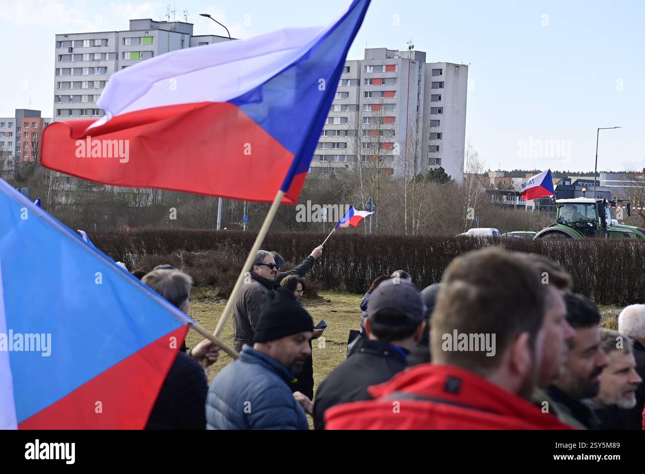 Tabor, Tschechische Republik. Februar 2025. Tschechische Landwirte beteiligen sich an europäischen Protesten gegen Importe von Nahrungsmitteln aus nicht-EU-Ländern, Tabor, Tschechische Republik, 27. Februar 2025. Quelle: Vaclav Pancer/CTK Photo/Alamy Live News Stockfoto
