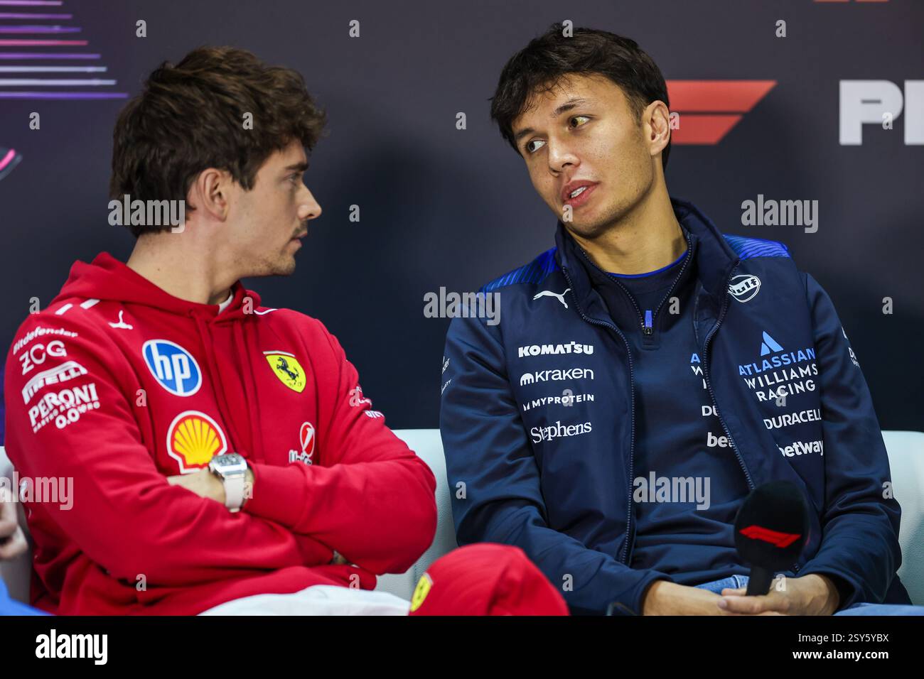 BAHRAIN, BAHRAIN - 27. FEBRUAR: Alexander Albon aus Thailand und Atlassian Williams Racing nehmen am 27. Februar 2025 an der Pressekonferenz während des zweiten F1-Tests auf dem Bahrain International Circuit Teil. (Foto: Qian Jun/Alamy Live News) Stockfoto