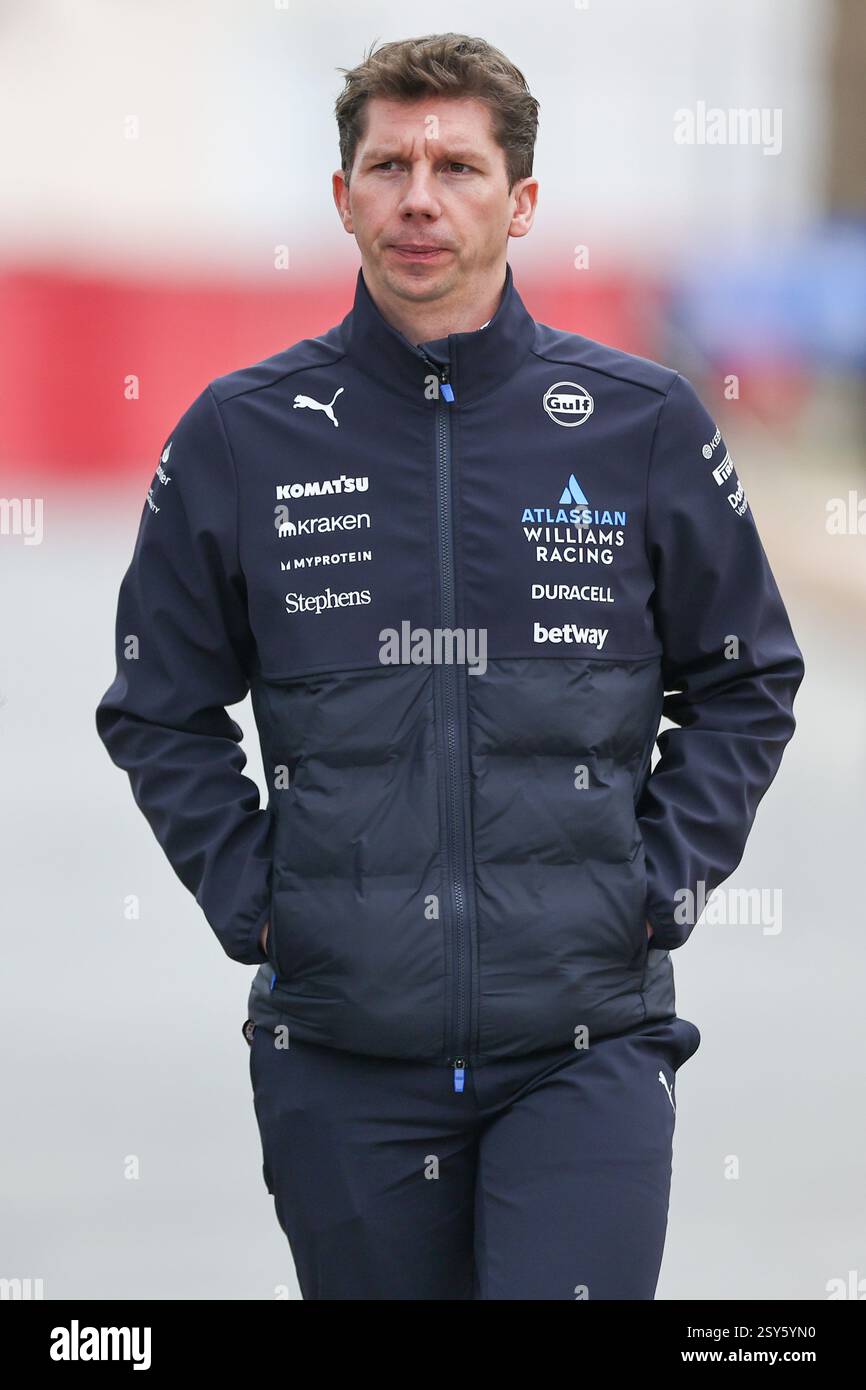 BAHRAIN, BAHRAIN - 27. FEBRUAR: James Vowles aus Großbritannien und Atlassian Williams Racing im Fahrerlager während des zweiten F1-Tests auf dem Bahrain International Circuit am 27. Februar 2025 in Bahrain. (Foto: Qian Jun/Alamy Live News) Stockfoto