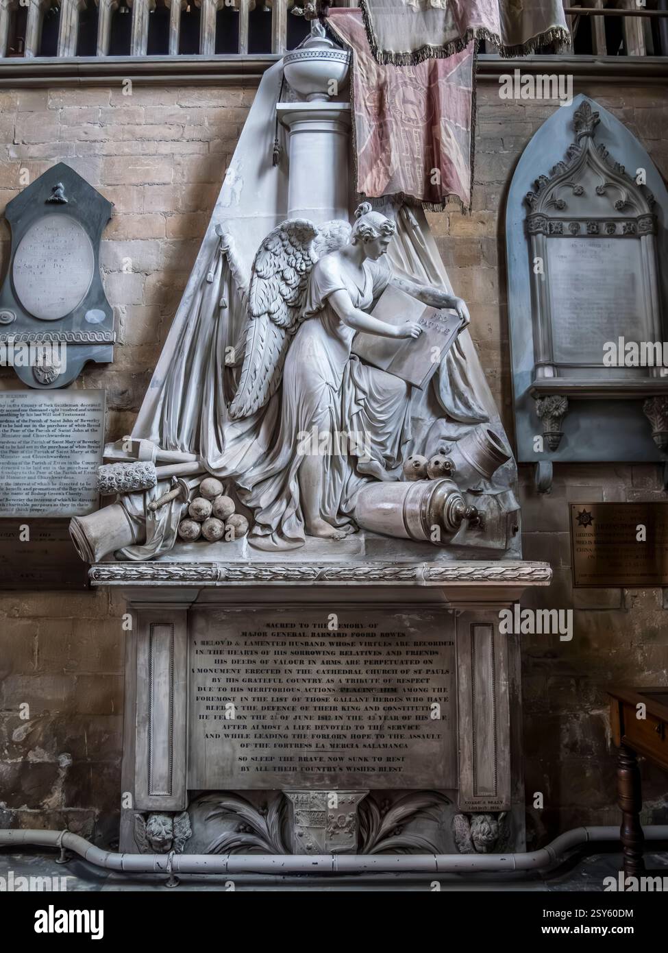 Das Bild zeigt eine der Kriegsdenkmäler, die im beeindruckenden Beverley Minster gefunden wurden, auch bekannt als die Kirche St. John und St. Martin Stockfoto