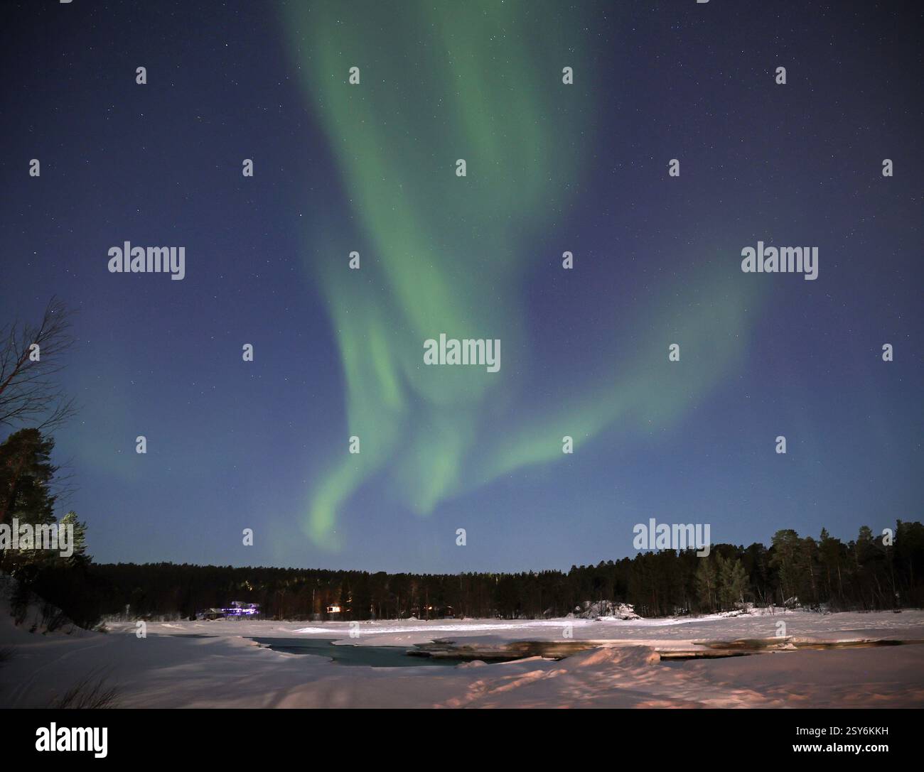 Nordlichter im Wilderness Juutua Hotel, Ivalo, Finnland Stockfoto