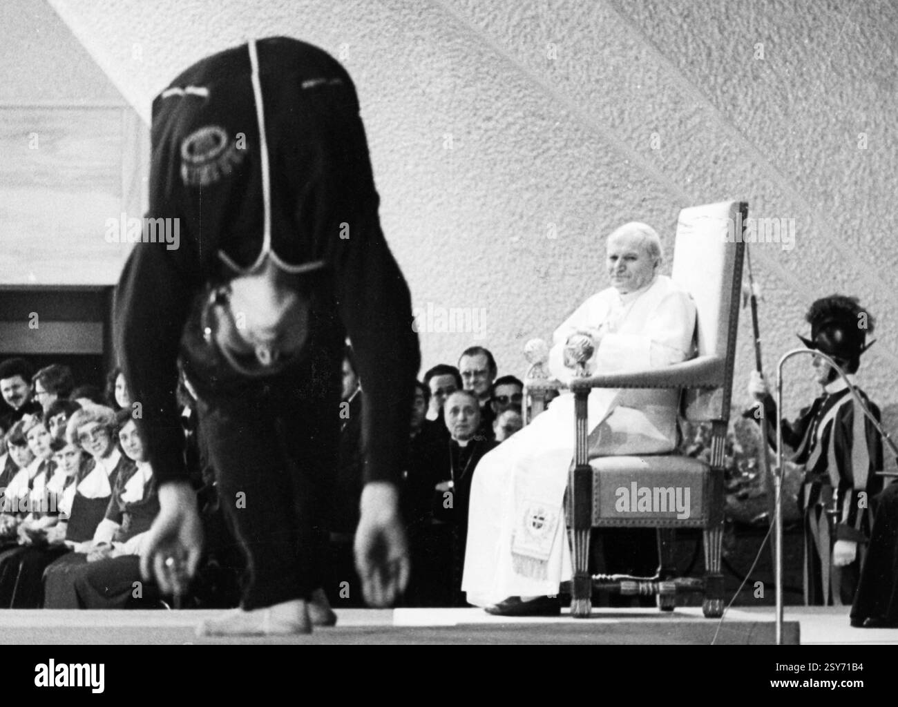 Anni '90Archivio StoricoOlycom/LapressePapa Giovanni Paolo II (nato Karol Józef Wojtyla, Wadowice, 18 maggio 1920 &#x2013; Citt&#xe0; del Vaticano, 2. april 2005) &#xe8; stato il 264&#xba; Papa della Chiesa cattolica e vescovo di Roma, 6&#xba; Vaticano; Stato; Vaticano; Vaticano; Stato; Vaticano; Vaticano; Fu eletto Papa il 16 ottobre 1978. In seguito alla causa di beatificazione, il 1&#xba; maggio 2011 &#xe8; stato beatificato dal suo Nachfolgepapa Benedetto XVI; viene festeggiato nel giorno del suo insediamento, il 22 ottobre. Nella storia della Chiesa, non accadeva da circa un Millennio che un p Stockfoto