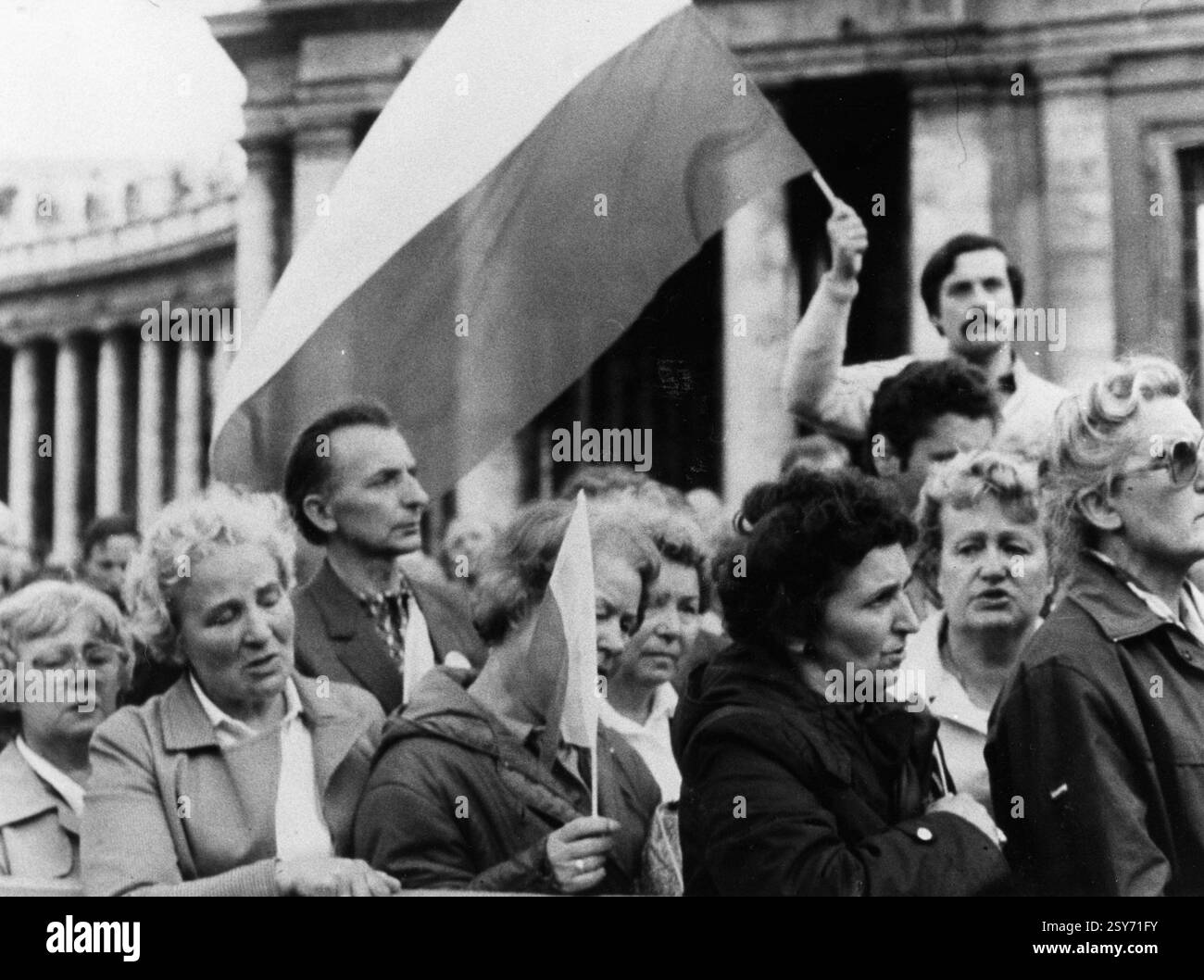 Maggio 1981 RomaArchivio StoricoOlycom/LapressePapa Giovanni Paolo II (nato Karol Józef Wojtyla, Wadowice, 18 maggio 1920 &#x2013; Citt&#xe0; del Vaticano, 2. april 2005) &#xe8; stato il 264&#xba; Papa della Chiesa cattolica e vescovo di Roma, 6&#xba; Vaticano; Stato#xba; Vaticano; Vaticano; Vaticano. Fu eletto Papa il 16 ottobre 1978. In seguito alla causa di beatificazione, il 1&#xba; maggio 2011 &#xe8; stato beatificato dal suo Nachfolgepapa Benedetto XVI; viene festeggiato nel giorno del suo insediamento, il 22 ottobre. Nella storia della Chiesa, non accadeva da circa un Millennio c Stockfoto