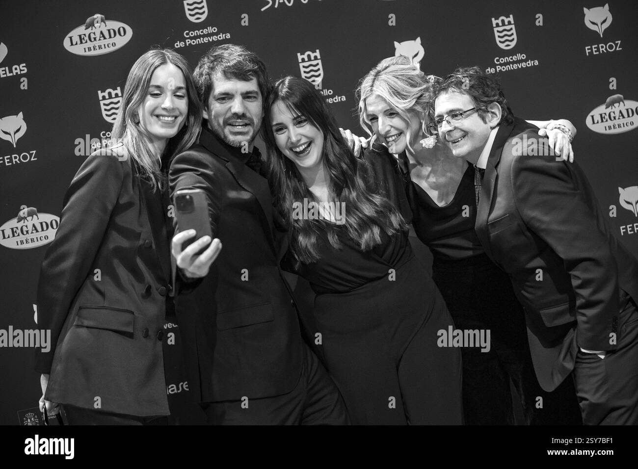 Pontevedra, Spanien. Januar 2025. Ernest Urtasun und Yolanda Díaz nehmen an dem roten Teppich der Feroz Awards 2025 im Recinto Feiral in Pontevedra Teil Stockfoto