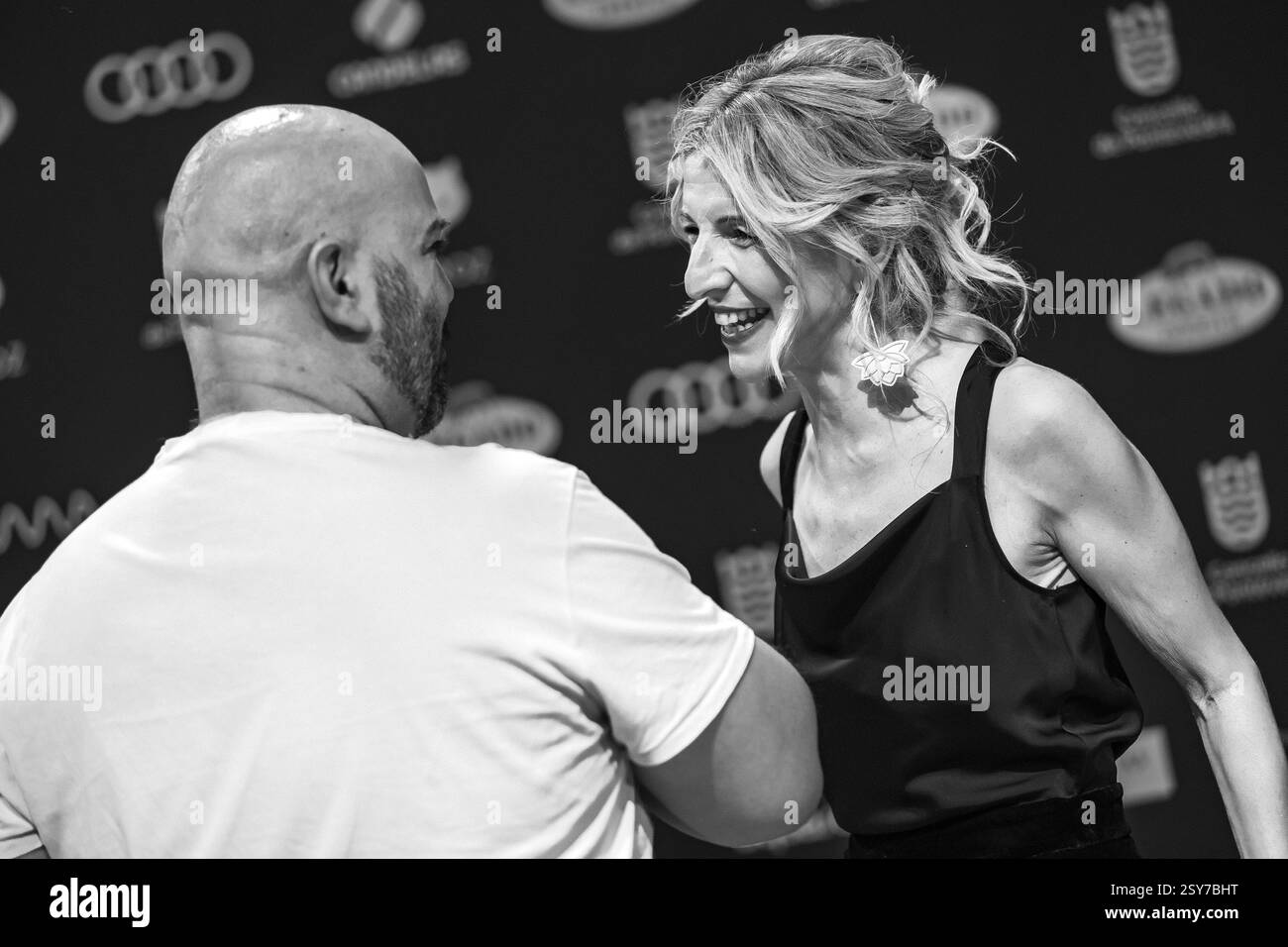 Pontevedra, Spanien. Januar 2025. Yolanda Díaz nimmt an dem roten Teppich der Feroz Awards 2025 im Recinto Feiral in Pontevedra Teil. Marco Bar Stockfoto