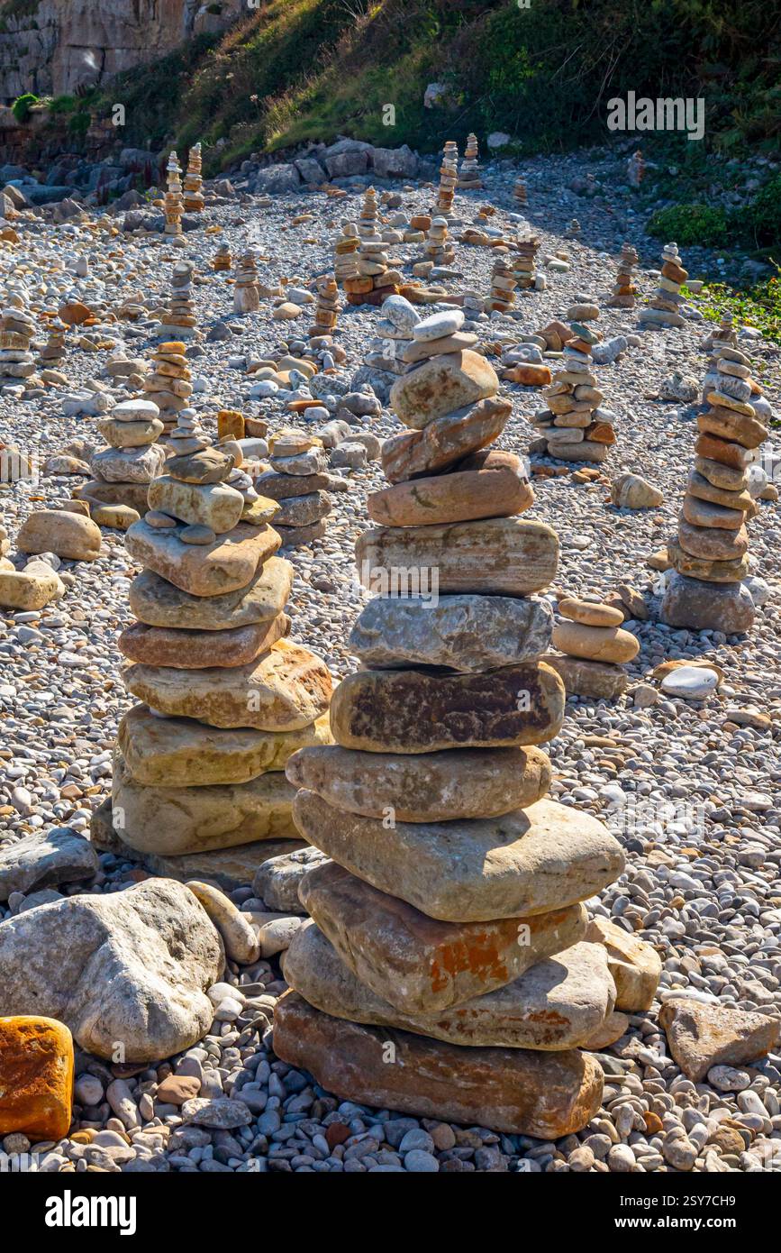 Felsskulpturen am Strand von Traeth Lligwy in der Nähe von Moelfre an der Nordostküste von Anglesey North Wales Großbritannien Stockfoto