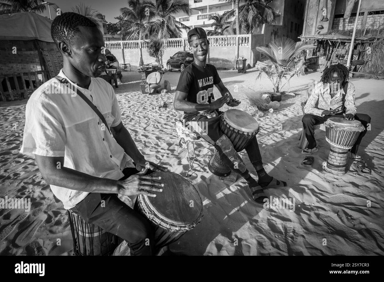 Afrikanische Schlagzeug-Auftritte Hände nah am Senegal Stockfoto