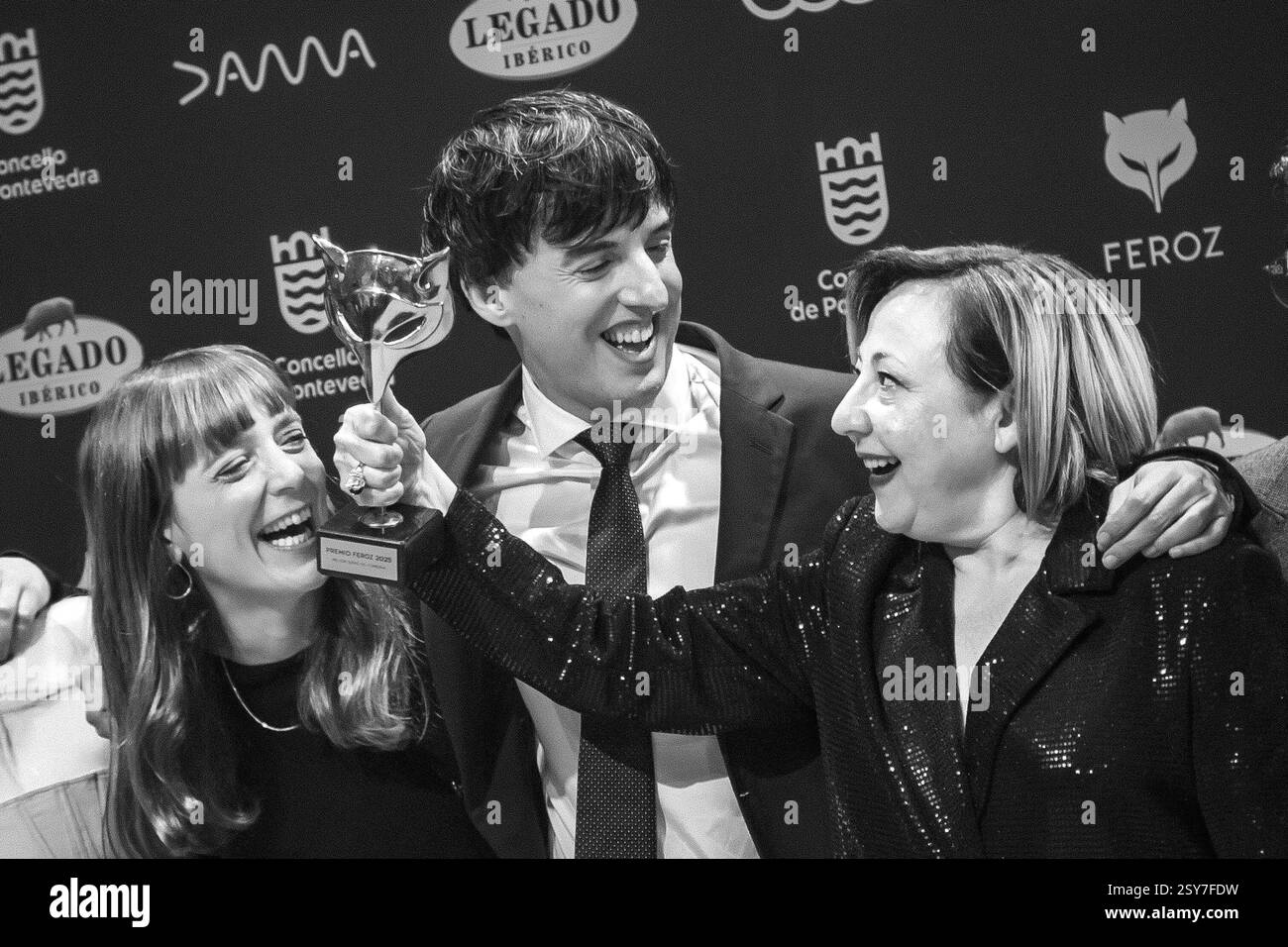 Pontevedra, Spanien. Januar 2025. Diego Sanjosé und Carmen Machi erhalten den Feroz Award für die beste Comedy-Serie für die Serie „Celeste“ bei Feroz Awa Stockfoto