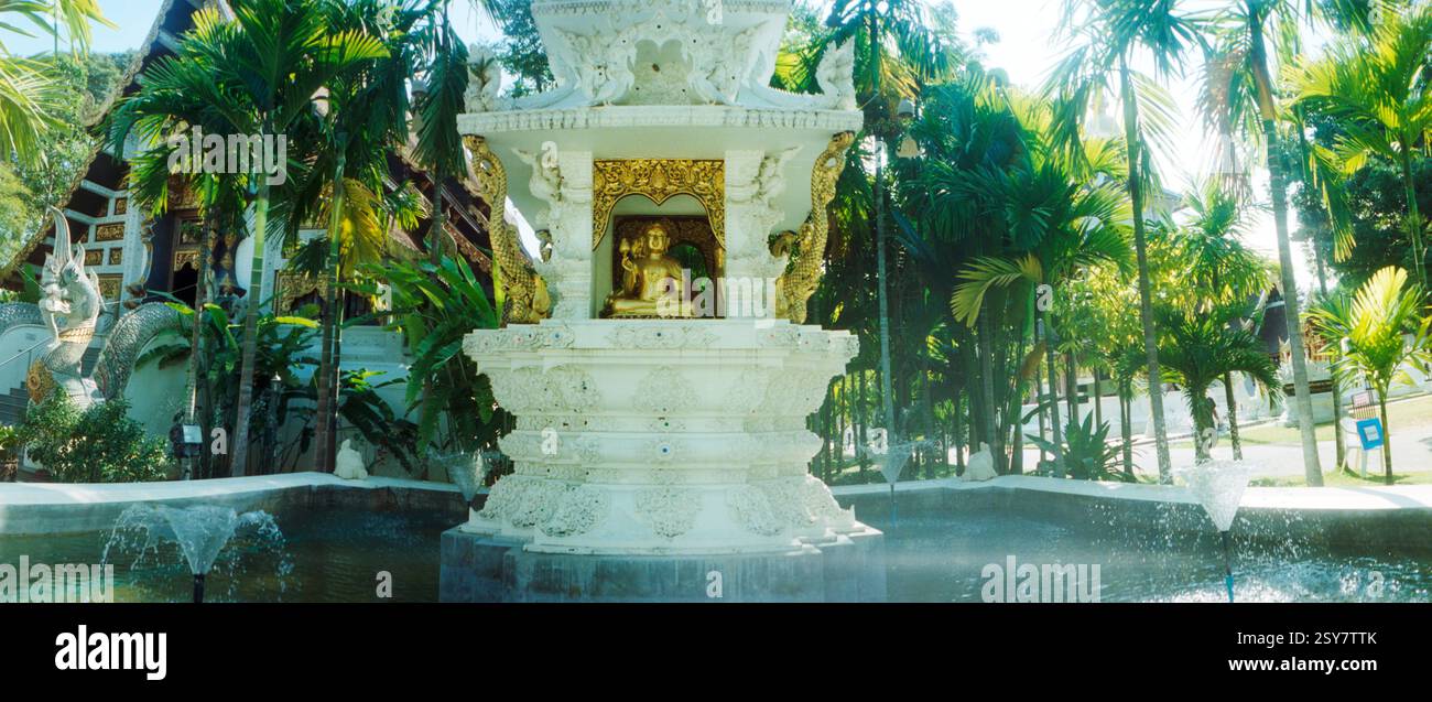 Panoramablick auf den Brunnen in einem Tempel, Chiang Mai, Thailand Stockfoto
