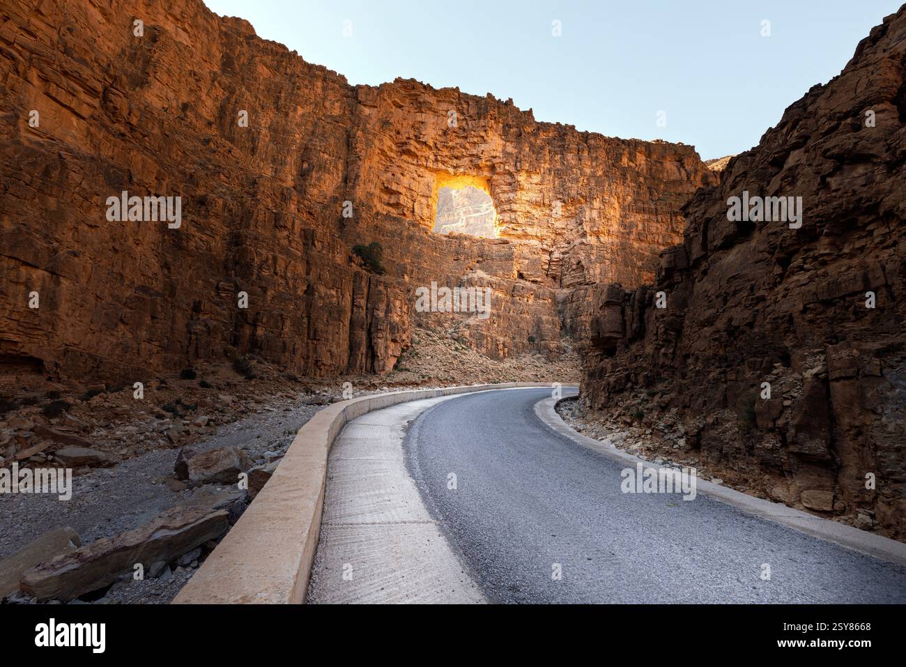 Der Grand Canyon von Aoukerda bietet einen markanten, weniger frequentierten Einblick in Marokkos zerklüftete Anti-Atlas-Region. Stockfoto