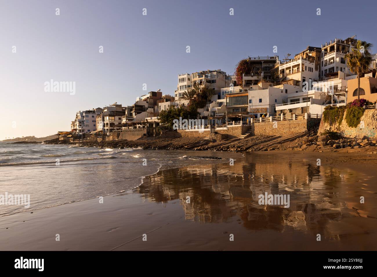 Taghazout ist ein kleines Fischerdorf der Berber nördlich der Stadt Agadir im Südwesten Marokkos. Stockfoto