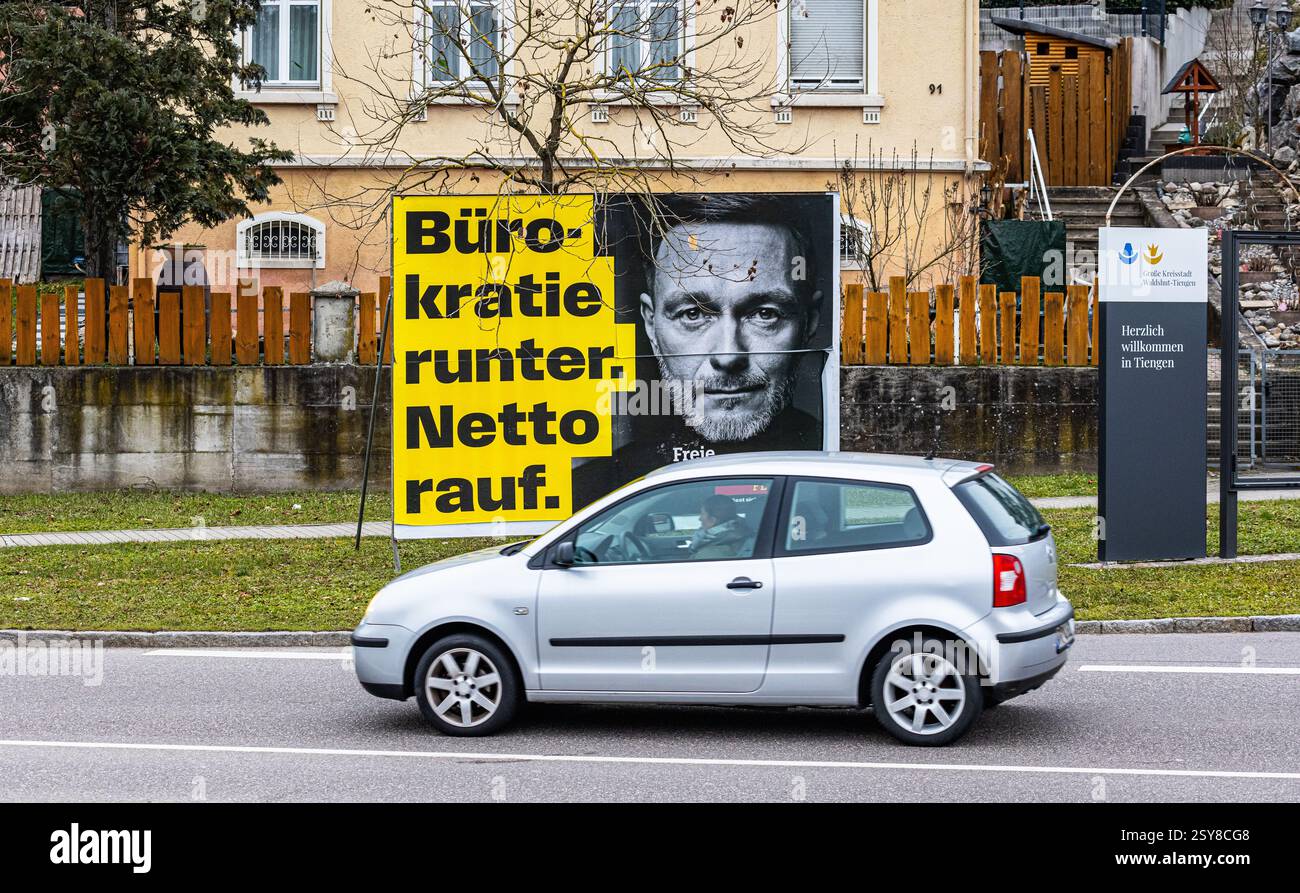 Waldshut-Tiengen, 2. Februar 2025: Auf einem Wahlkampfplakat der FDP wirbt der gescheiterte Finanzminister Christian Lindner für diese Bure Stockfoto