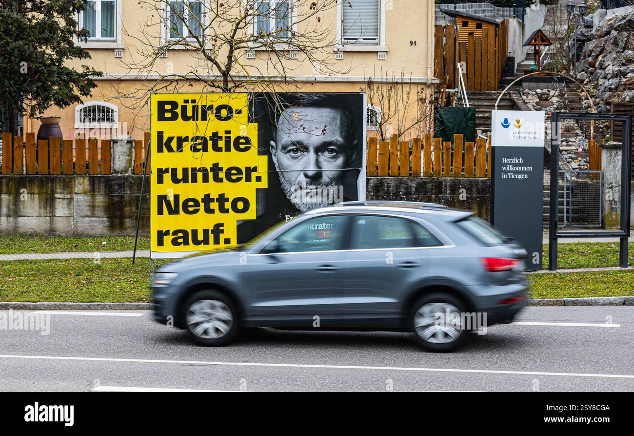 Waldshut-Tiengen, 2. Februar 2025: Auf einem Wahlkampfplakat der FDP wirbt der gescheiterte Finanzminister Christian Lindner für diese Bure Stockfoto