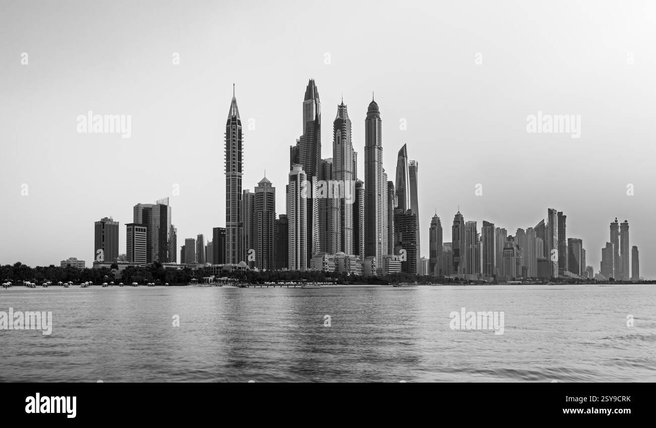 Dubai Marina VAE berühmt, schöne Fotos am Himmel Stockfoto