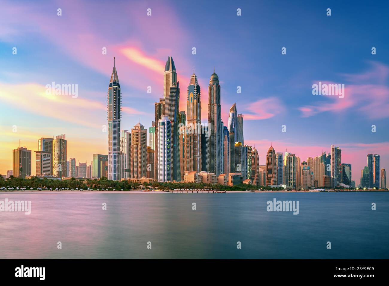 Dubai Marina VAE berühmt, schöne Fotos am Himmel Stockfoto
