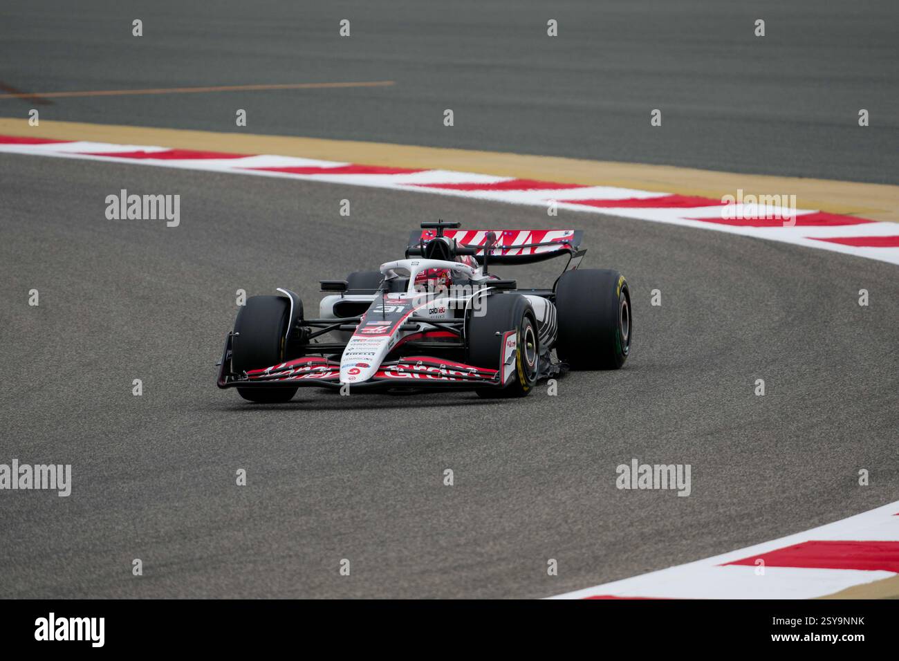 27.02.2025, Bahrain International Circuit, Sakhir, Formel 1 Test Bahrain 2025 , Esteban Ocon (FRA) - Haas F1 Team - Haas VF-25 - Ferrari Stockfoto