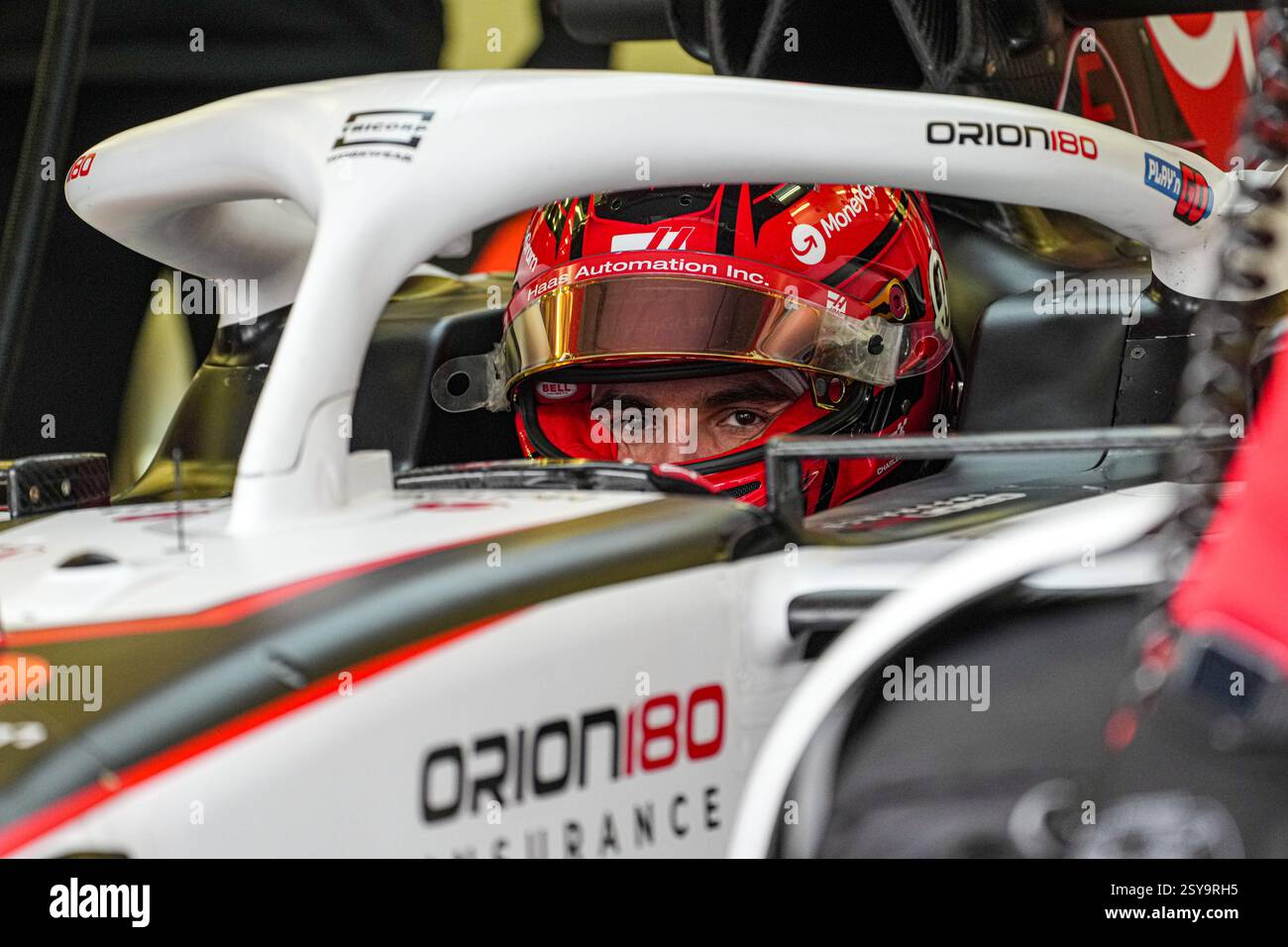 27.02.2025, Bahrain. , . International Circuit, Sakhir, Formel-1-Test Bahrain 2025, Esteban Ocon (FRA) - Haas F1-Team - Haas VF-25 - Ferrari (Foto: Alessio de Marco/SIPA USA) Credit: SIPA USA/Alamy Live News Stockfoto