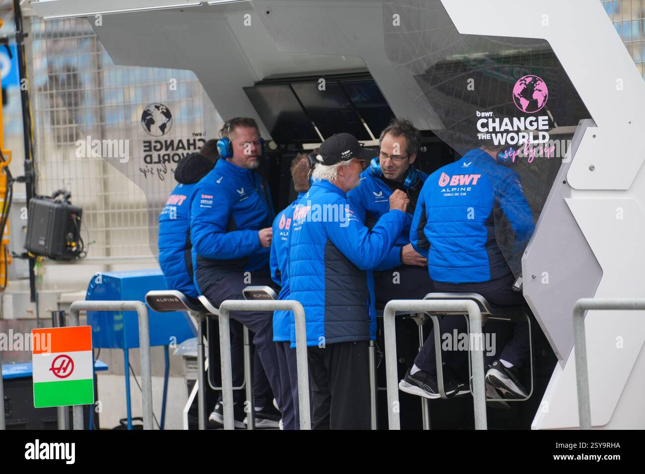 27.02.2025, Bahrain. , . International Circuit, Sakhir, Formel-1-Test Bahrain 2025, Flavio Briatore Alpine Racing (Foto: Alessio de Marco/SIPA USA) Credit: SIPA USA/Alamy Live News Stockfoto