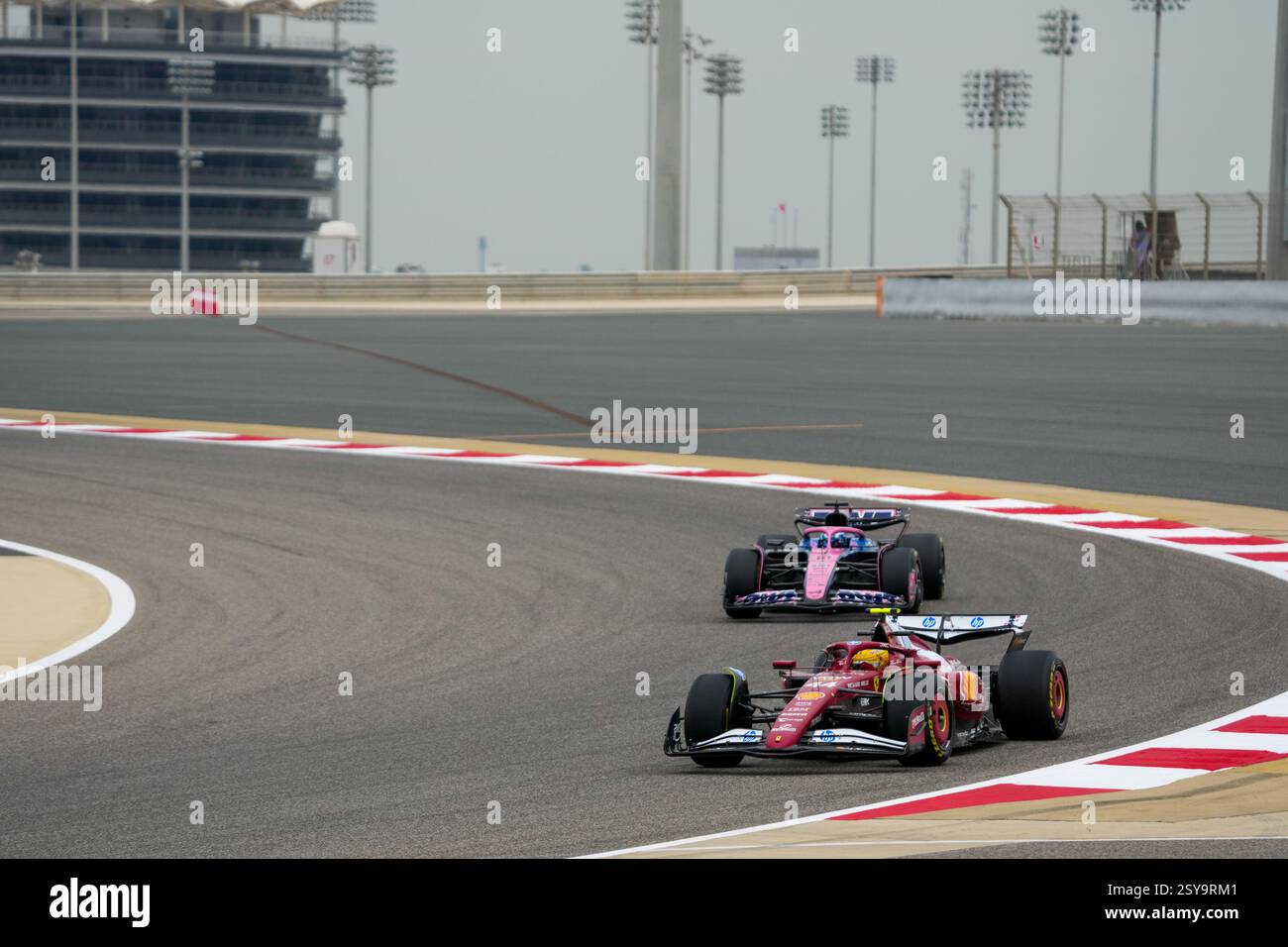 27.02.2025, Bahrain. , . International Circuit, Sakhir, Formel-1-Test Bahrain 2025, Lewis Hamilton (GBR) - Scuderia Ferrari - Ferrari SF-25 - Ferrari (Foto: Alessio de Marco/SIPA USA) Credit: SIPA USA/Alamy Live News Stockfoto