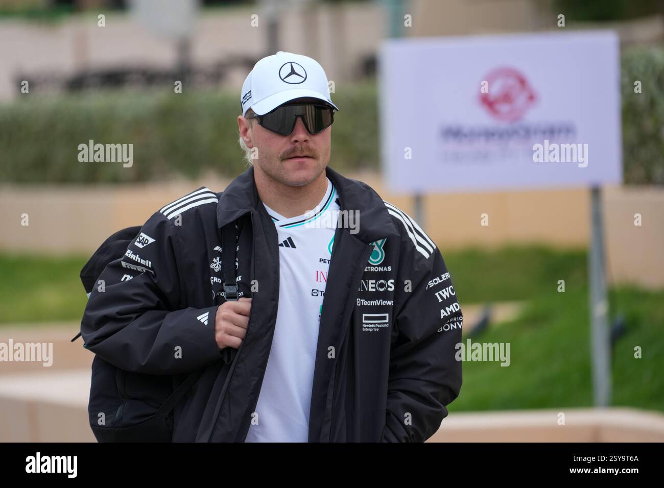 27.02.2025, Bahrain. , . International Circuit, Sakhir, Formel-1-Test Bahrain 2025 Valtteri Bottas (FIN) - AMG Mercedes F1 Reservefahrer (Foto: Alessio de Marco/SIPA USA) Credit: SIPA USA/Alamy Live News Stockfoto